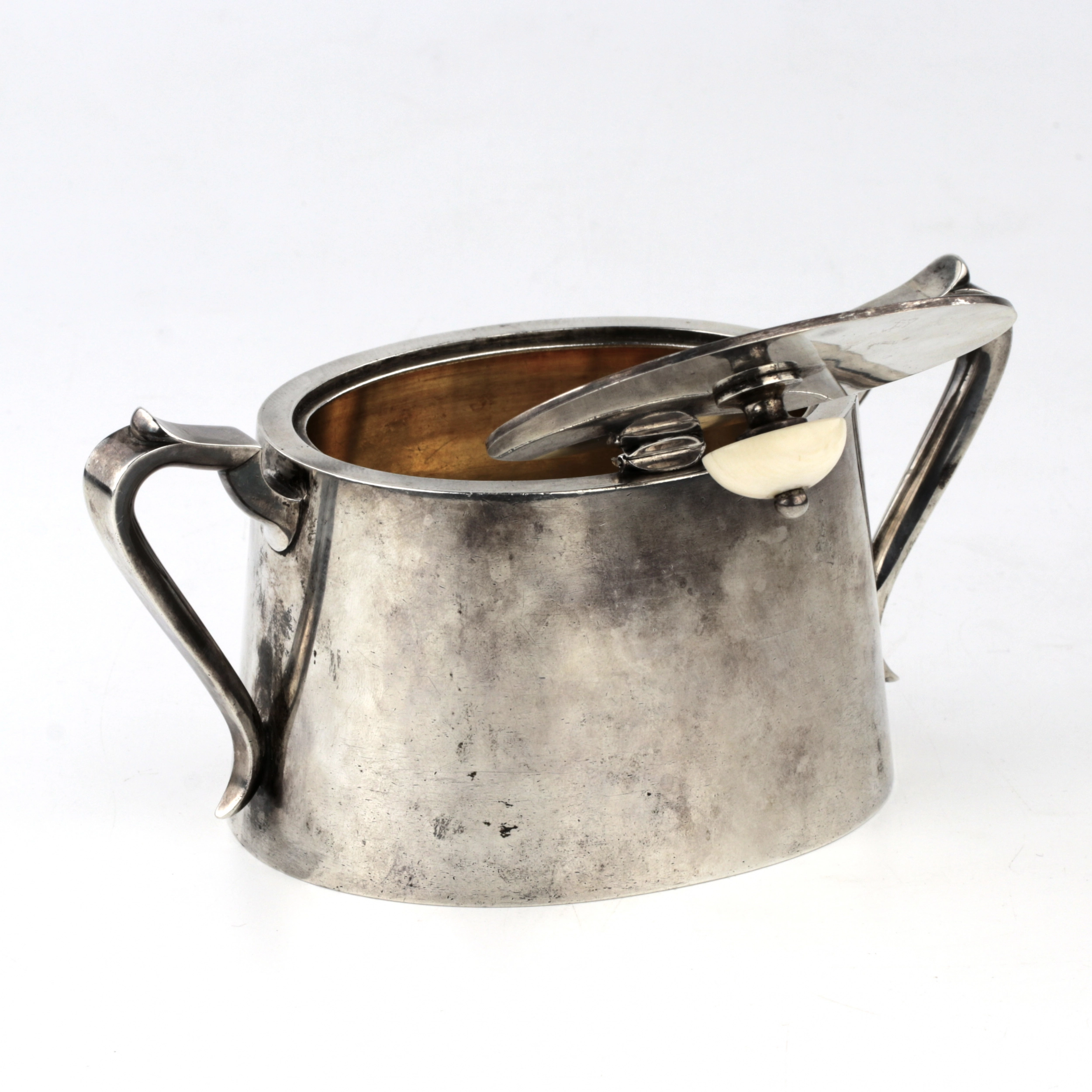Sucrier Faberge en argent. 