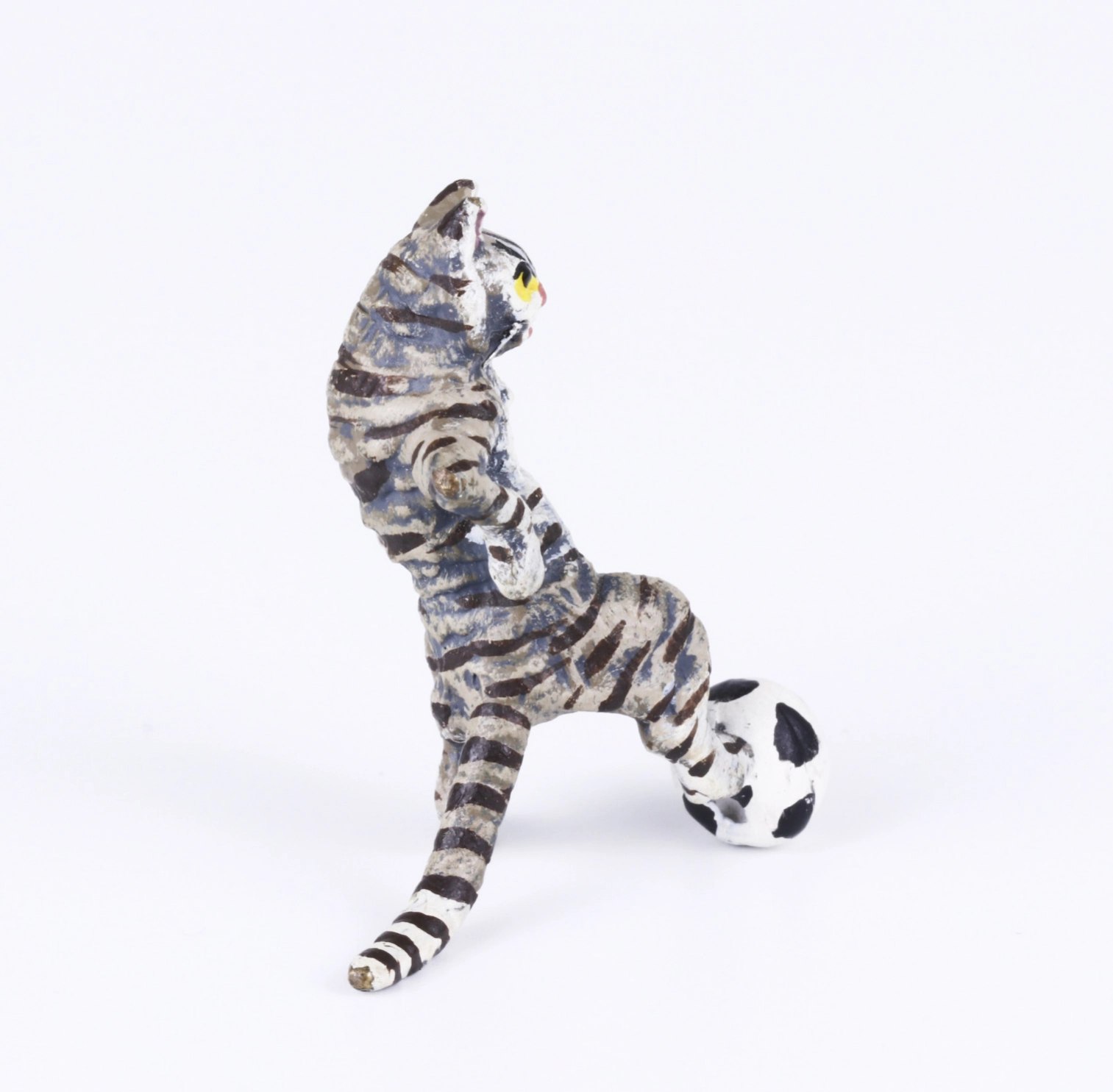 Кот футболист. Венская бронза