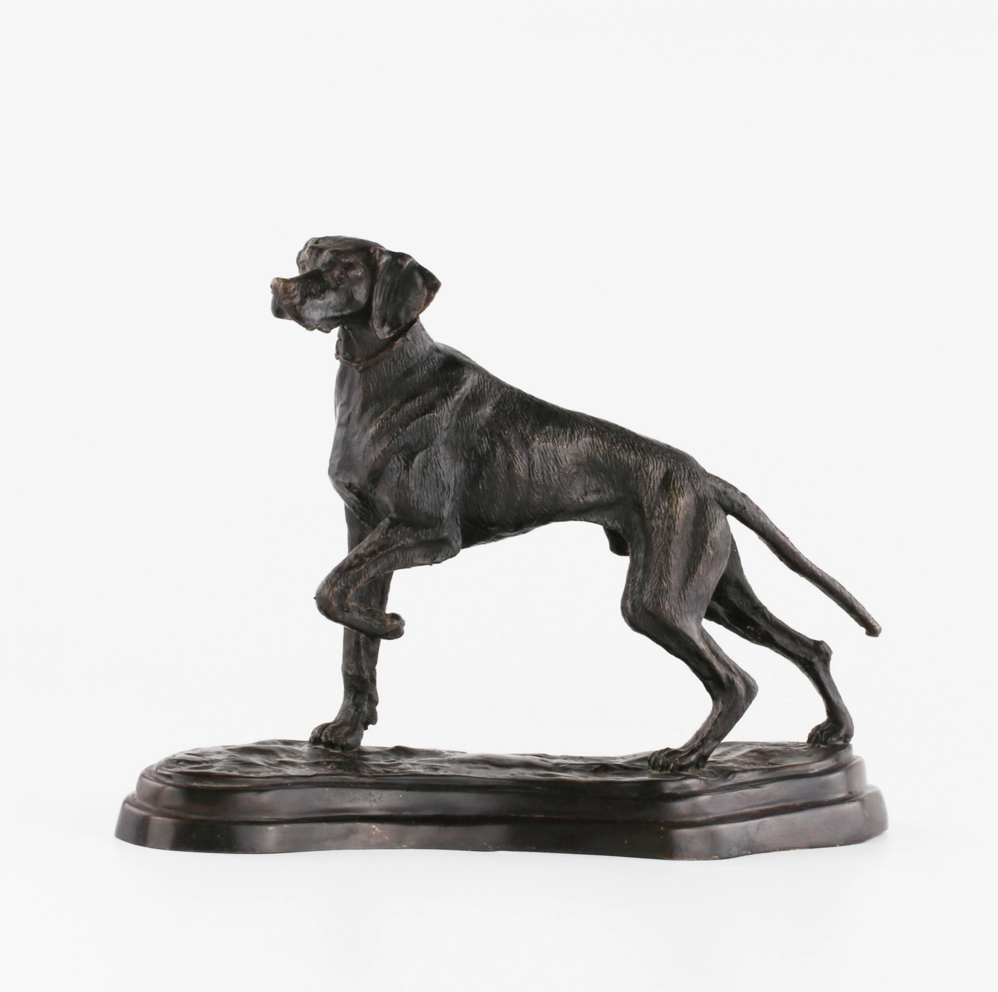 Chien de chasse en bronze.