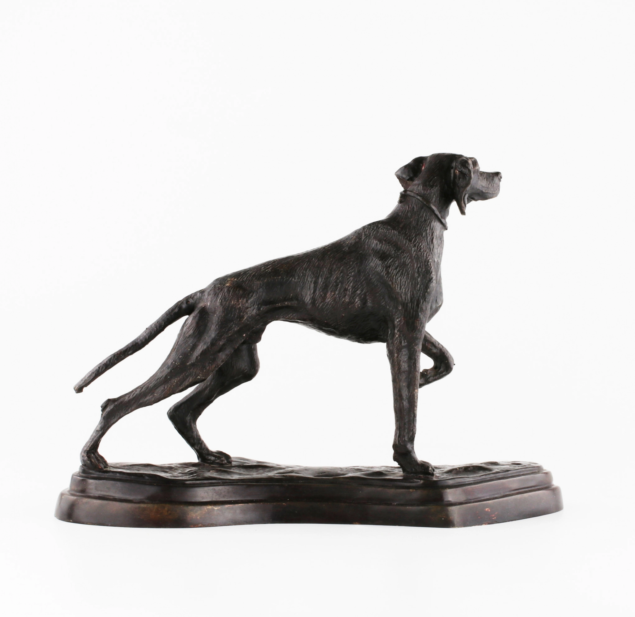Chien de chasse en bronze.