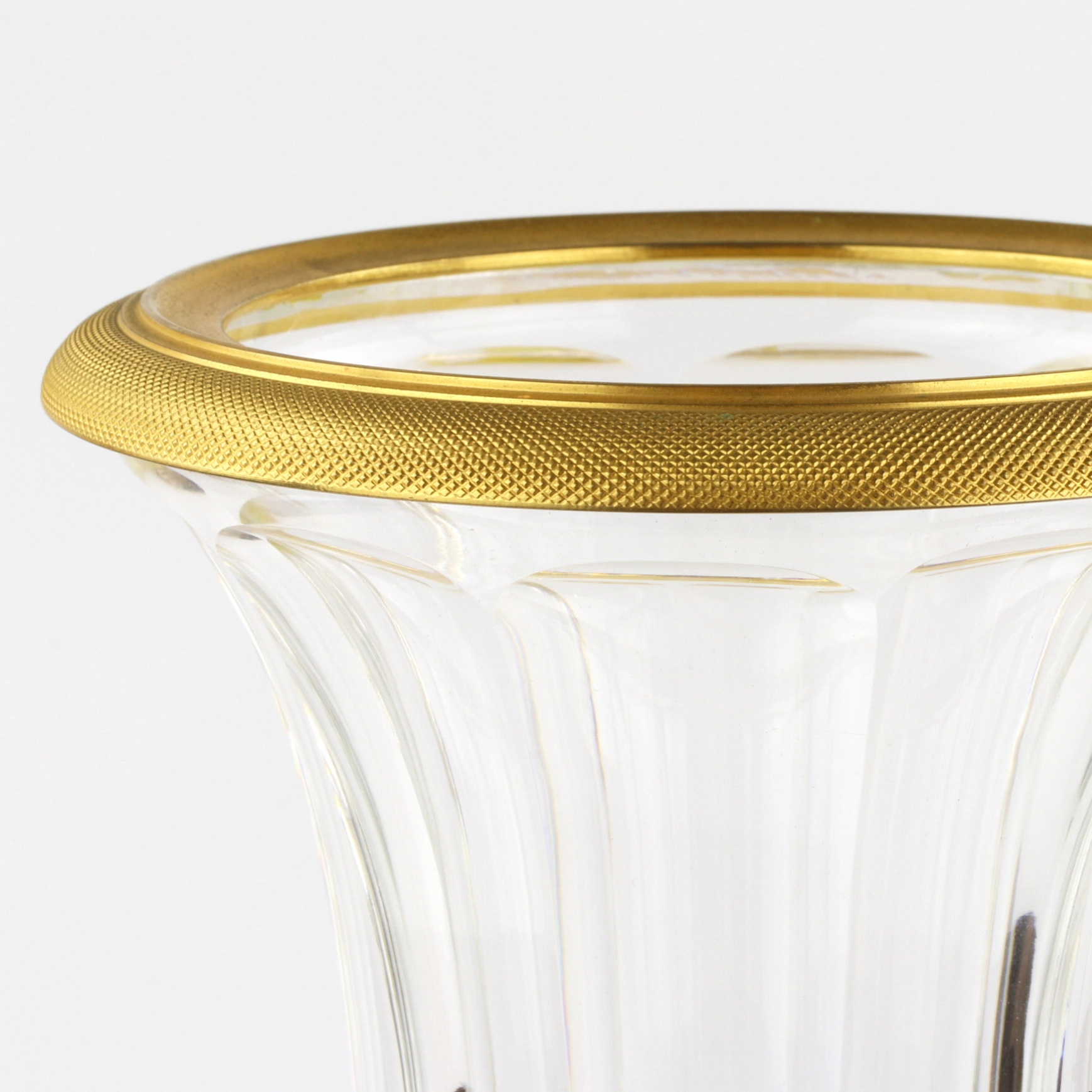 Vase en cristal avec bronze dore. 