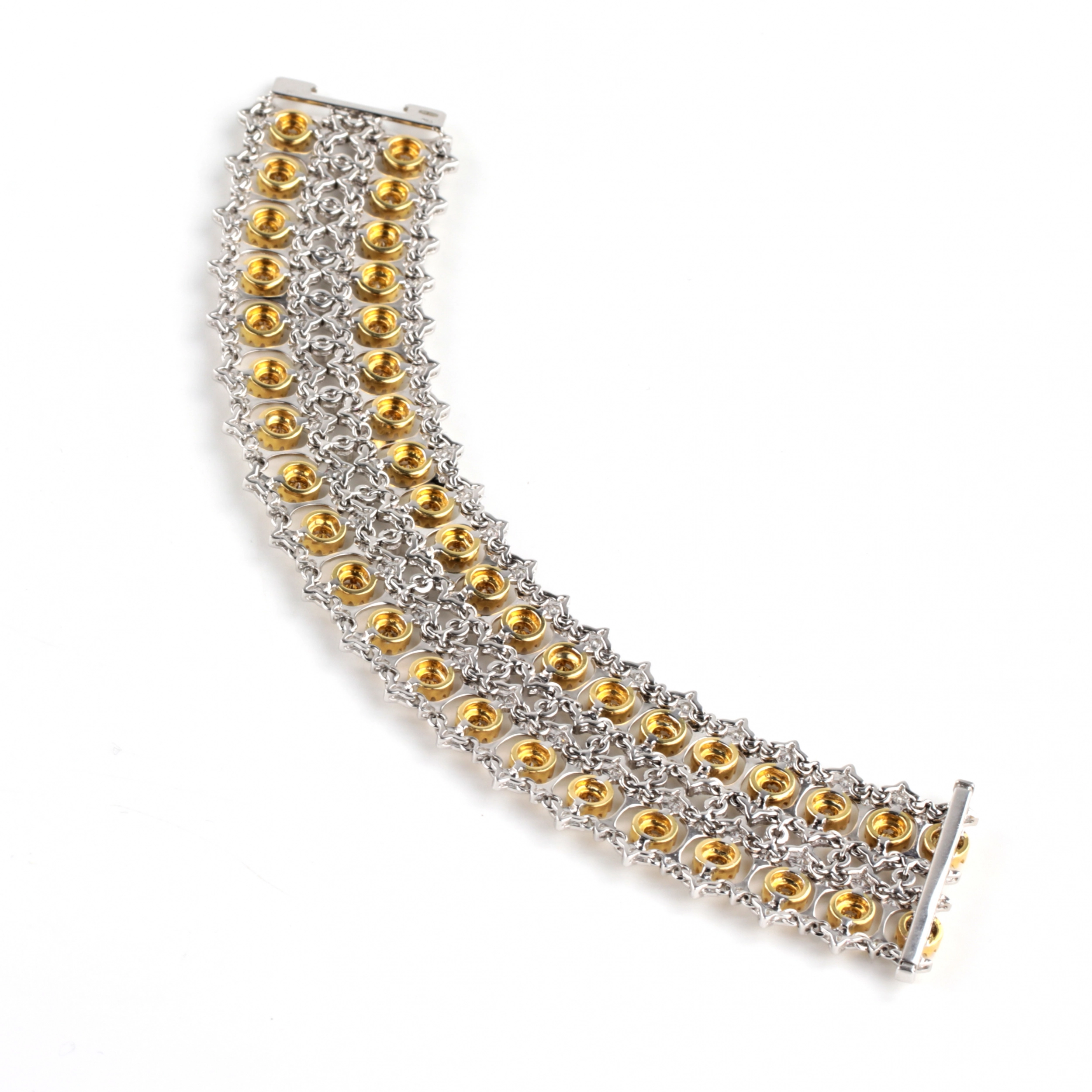 BRACELET UNIQUE SERTI DE DIAMANTS COULEUR COGNAC EUROPE, FIN DU XXᵉ – DÉBUT DU XXIᵉ SIÈCLE