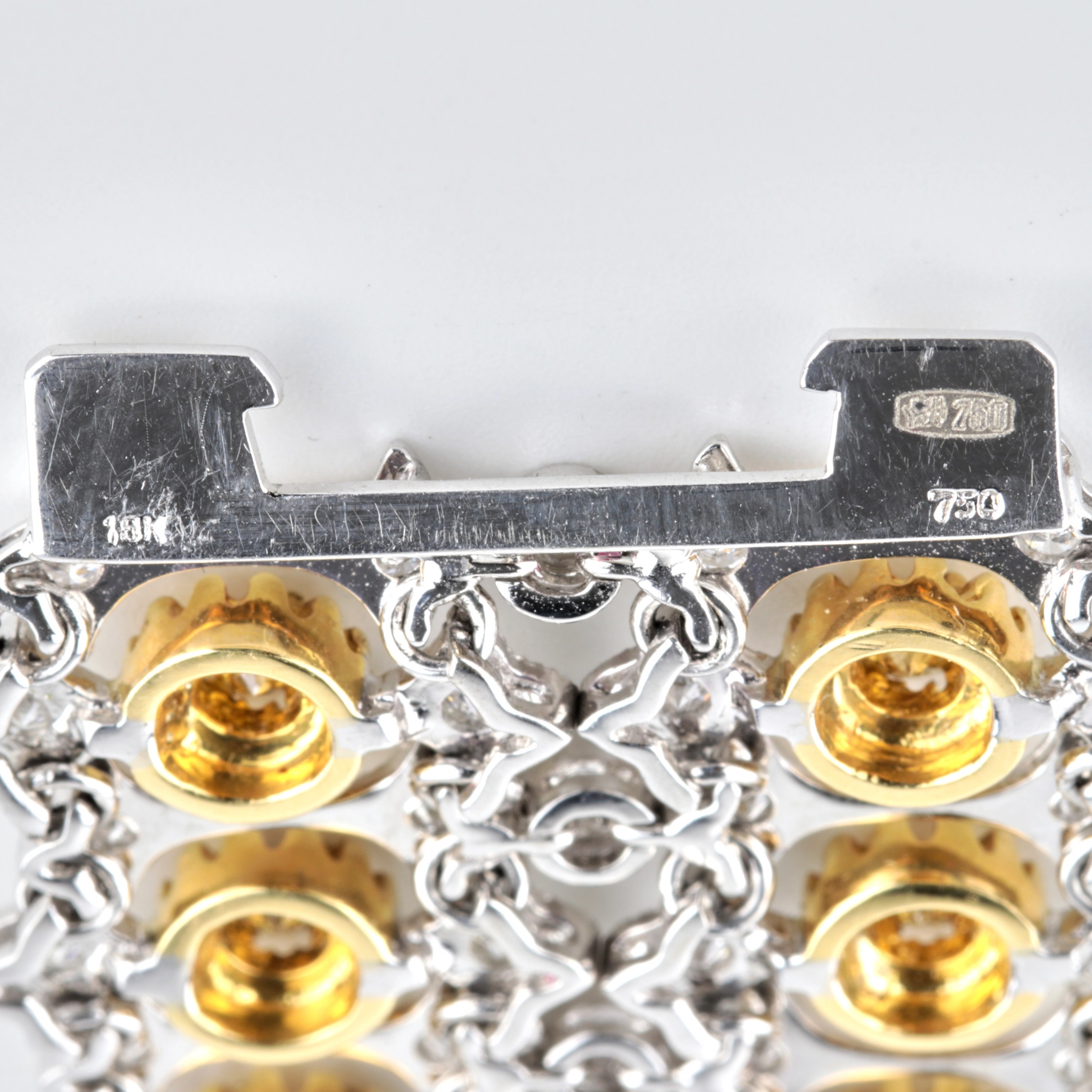 BRACELET UNIQUE SERTI DE DIAMANTS COULEUR COGNAC EUROPE, FIN DU XXᵉ – DÉBUT DU XXIᵉ SIÈCLE