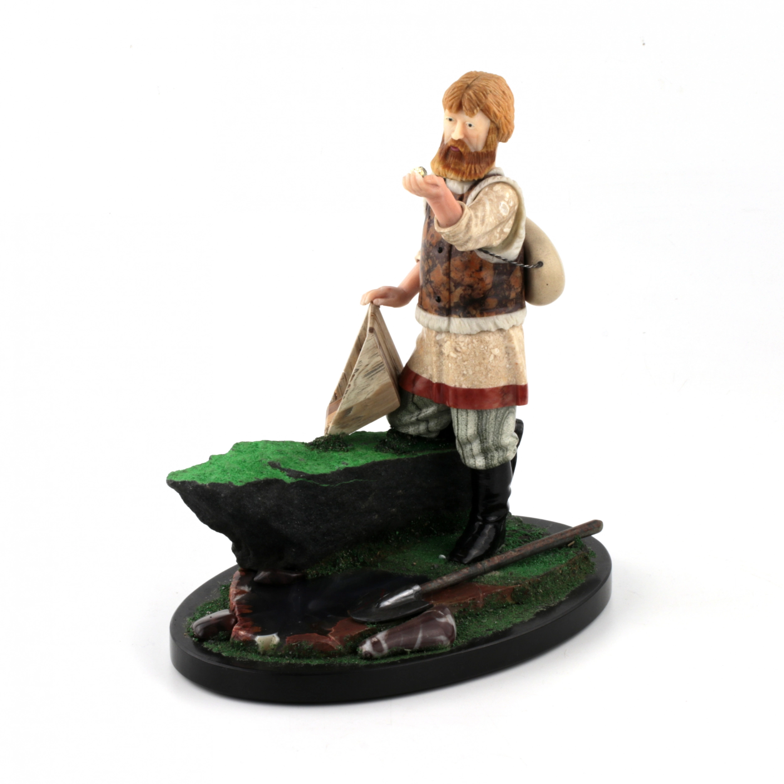 Figurine taillee dans la pierre Prospecteur.