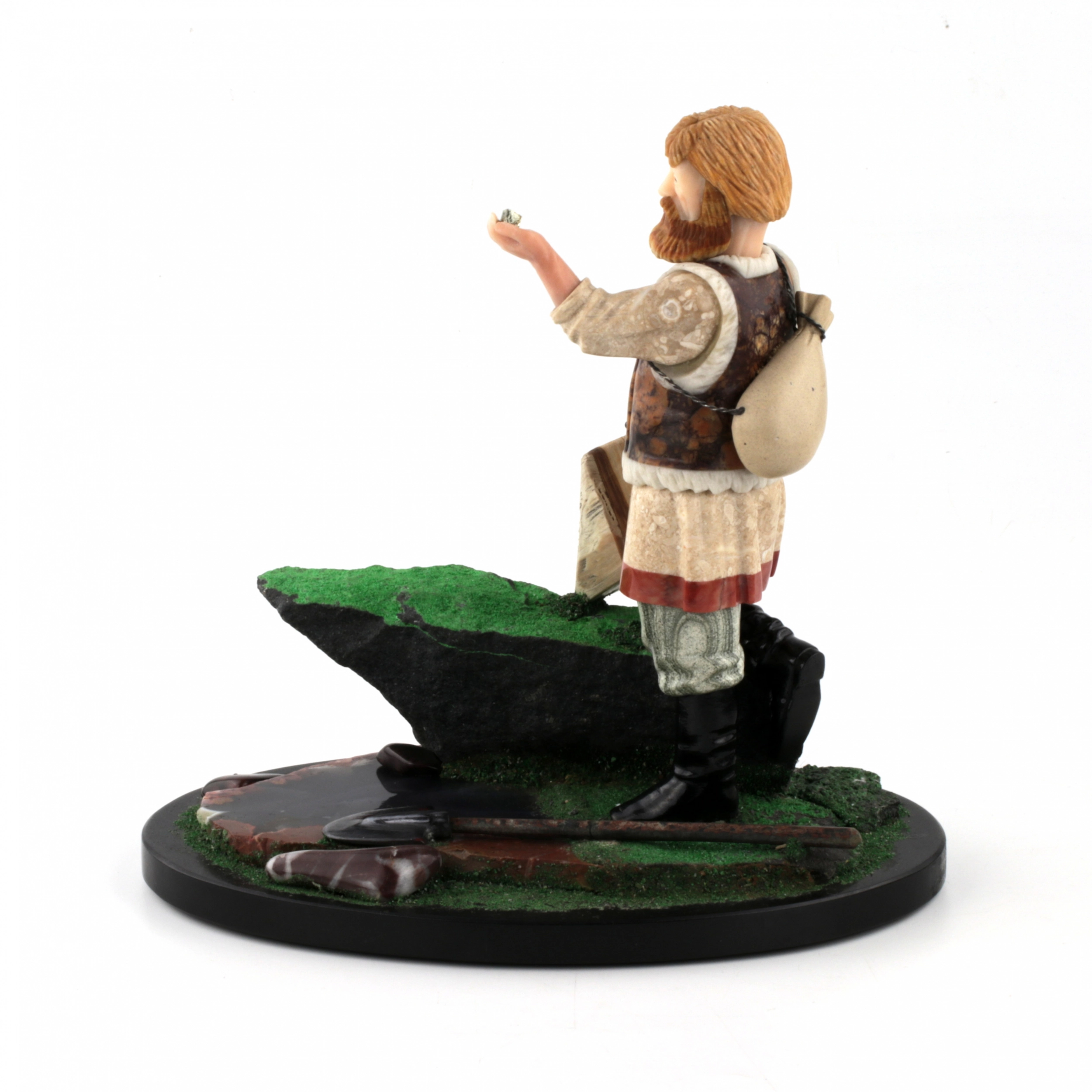 Figurine taillee dans la pierre Prospecteur.