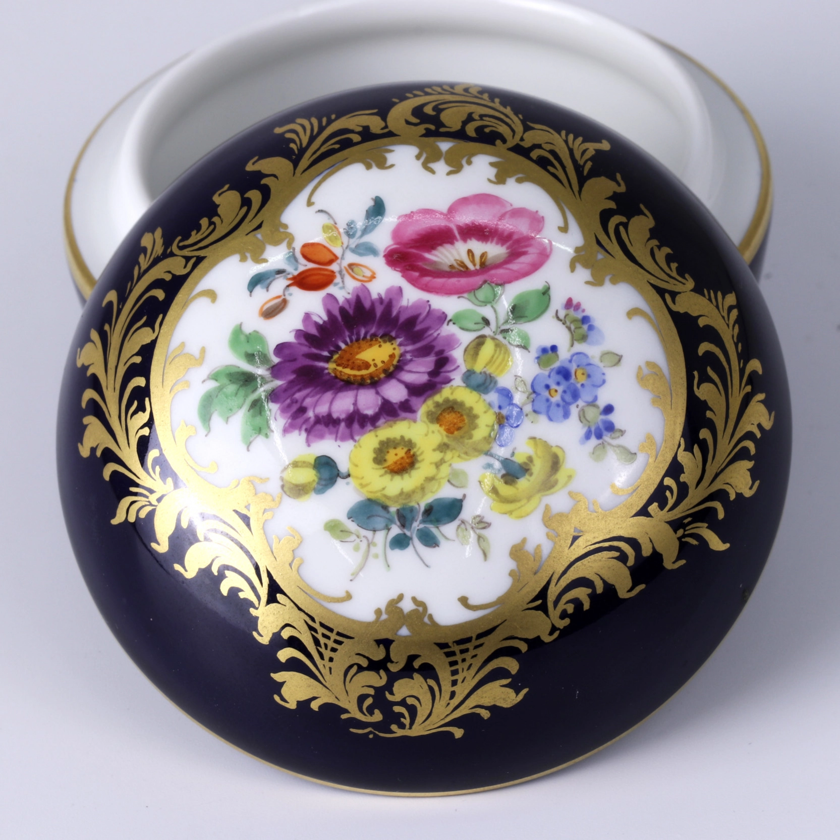 Boîte en porcelaine . Meissen