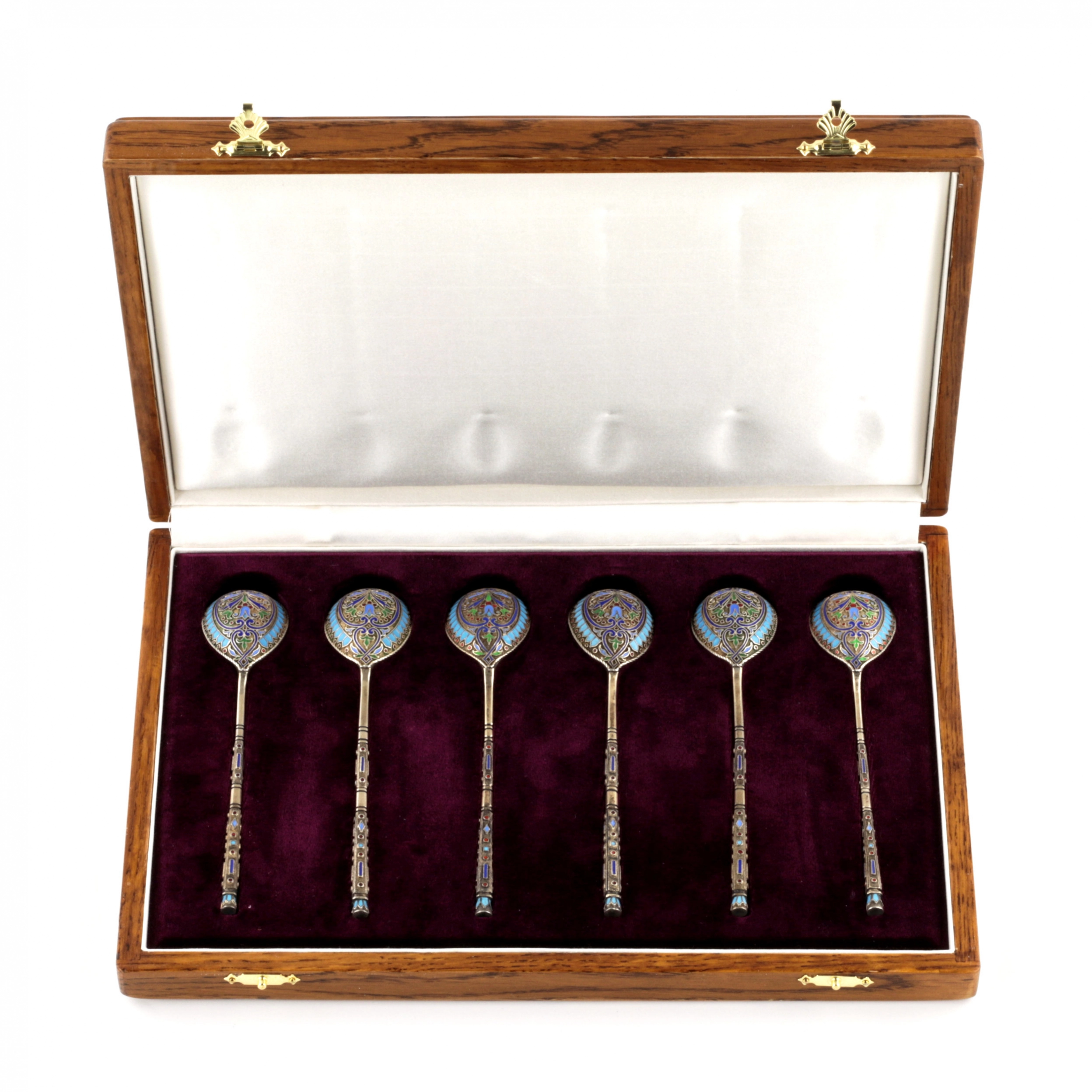 SET OF SIX CLOISONNÉ ENAMEL SILVER TEASPOONS IN A PRESENTATION CASE. GRACHEV BROTHERS RUSSIA, SAINT PETERSBURG, LAST QUARTER OF THE 19TH CENTURY
