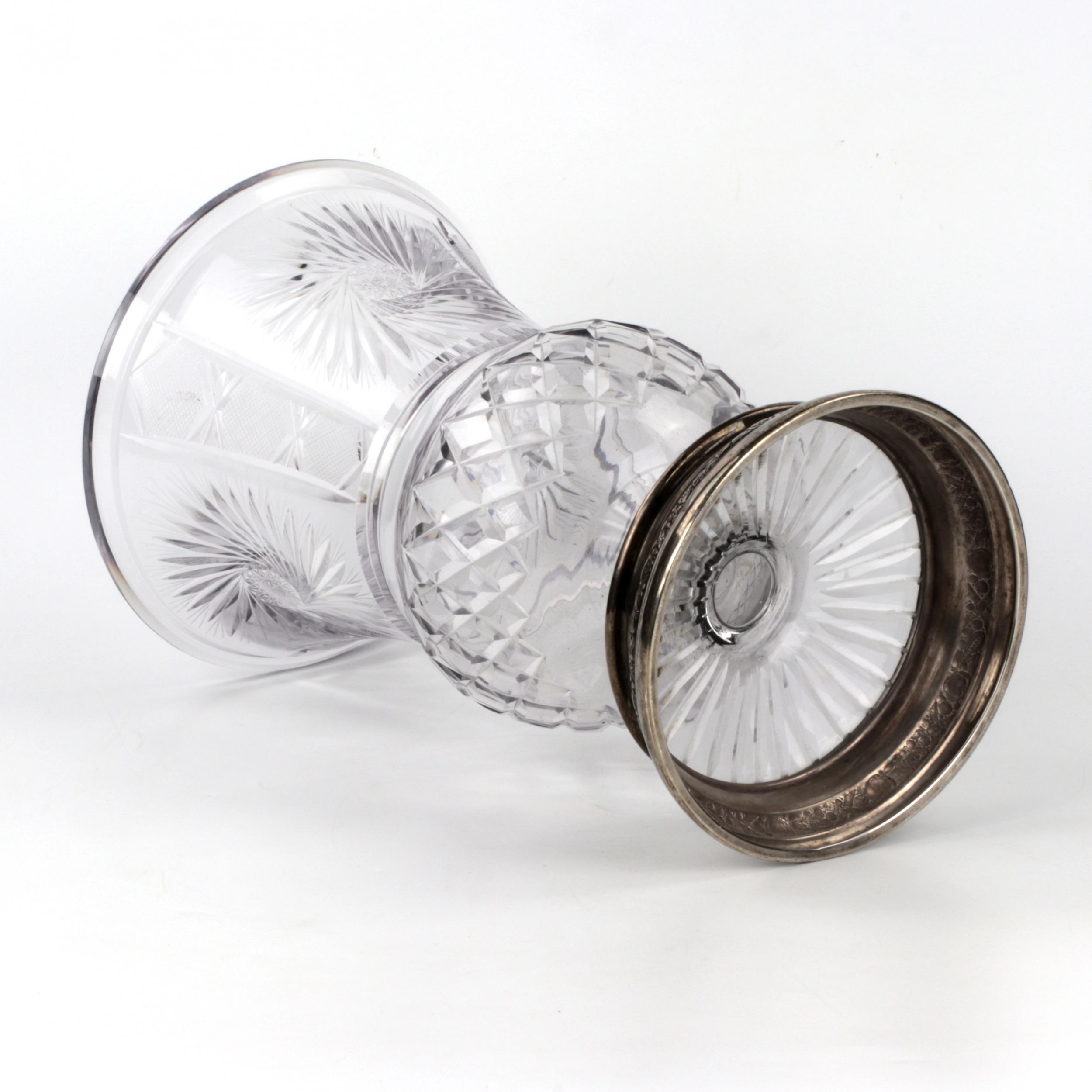 Vase en cristal en argent.