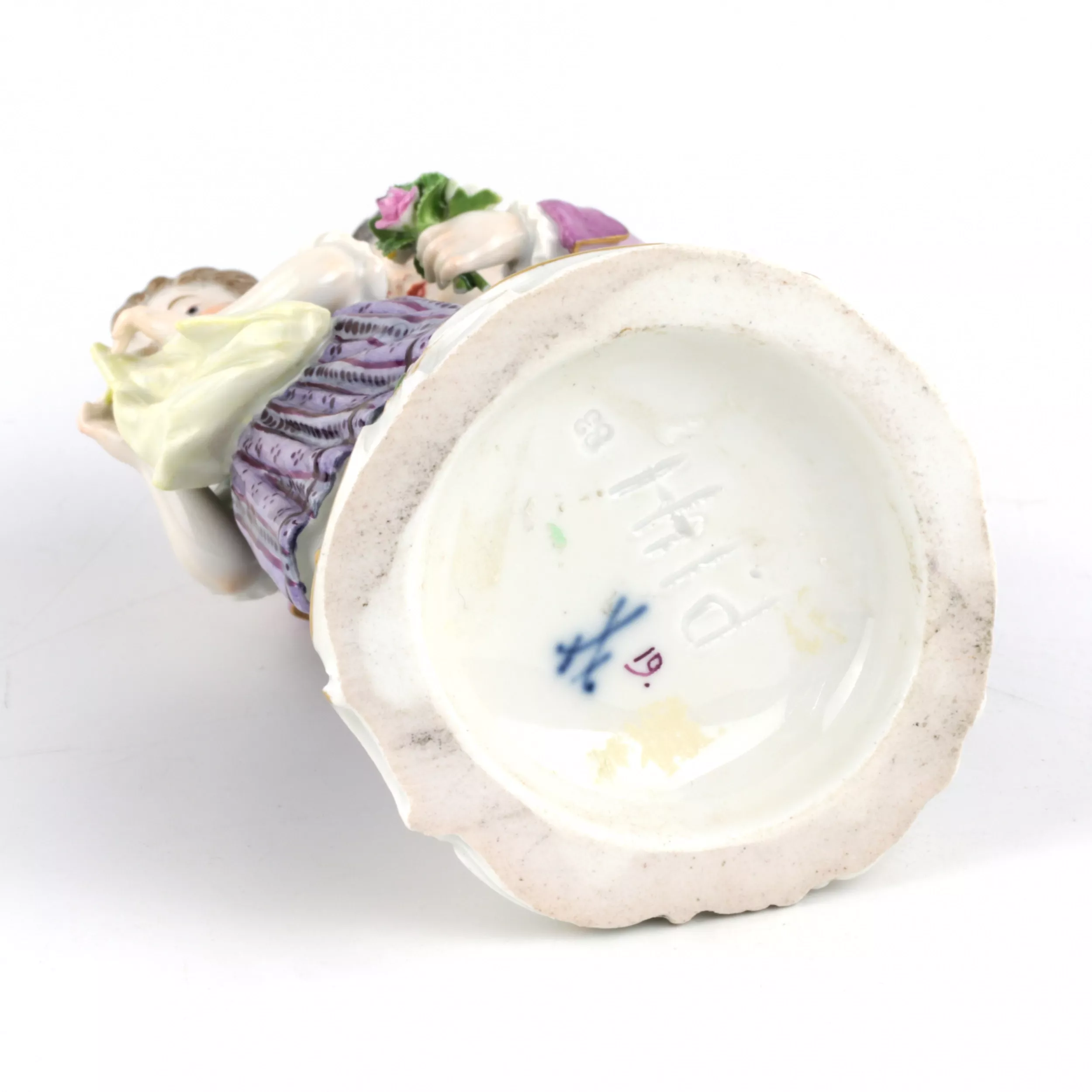 Groupe en porcelaine Couple avec un chien. Meissen. 