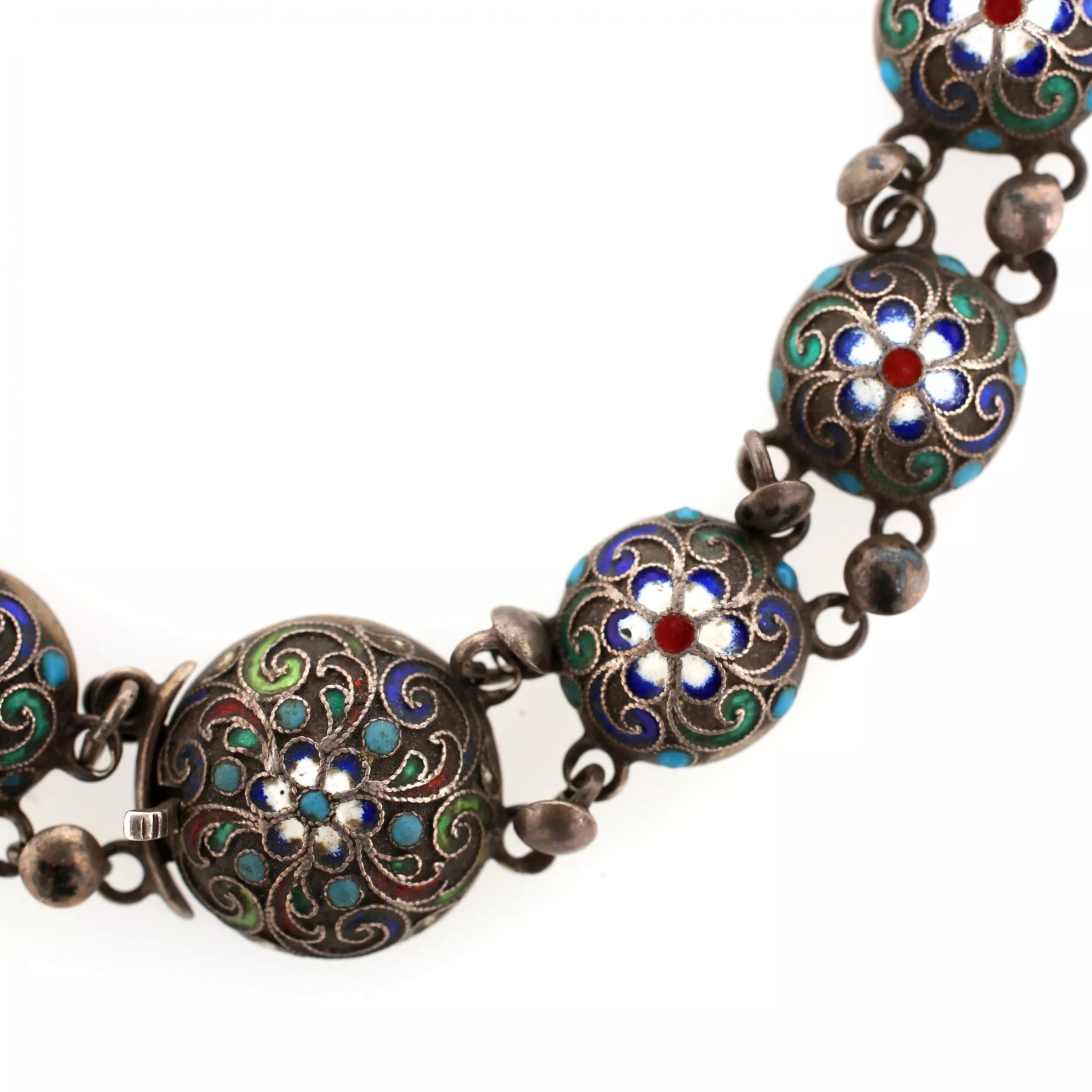 Collier russe en argent demail cloisonne. 
