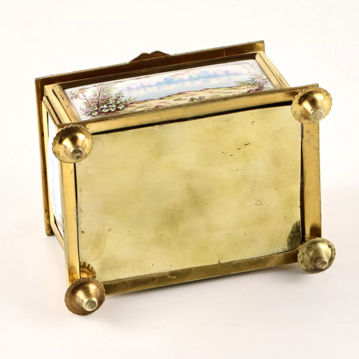 Boîte doree pour lettres
