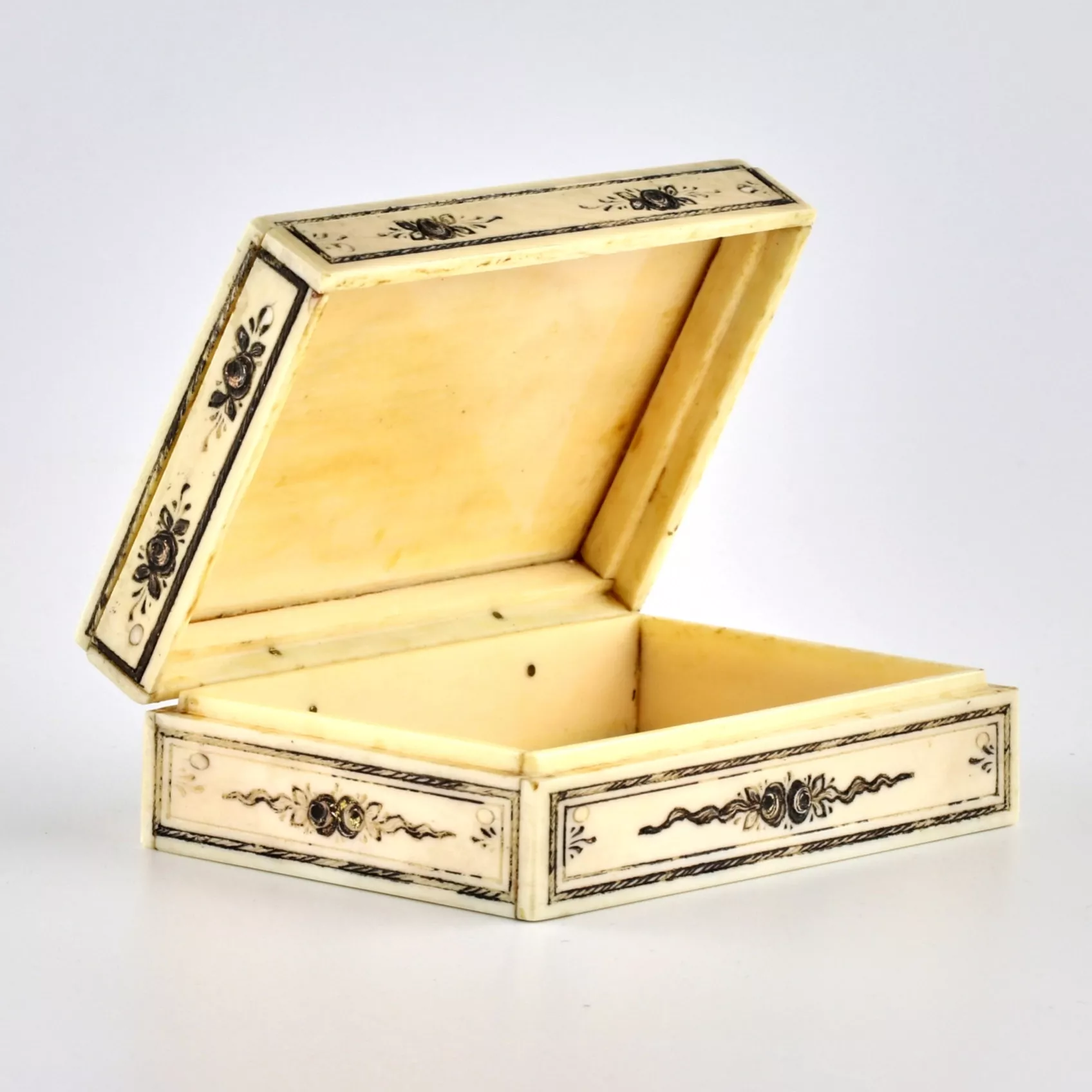 Ivory box with mother-of-pearl inlay. 