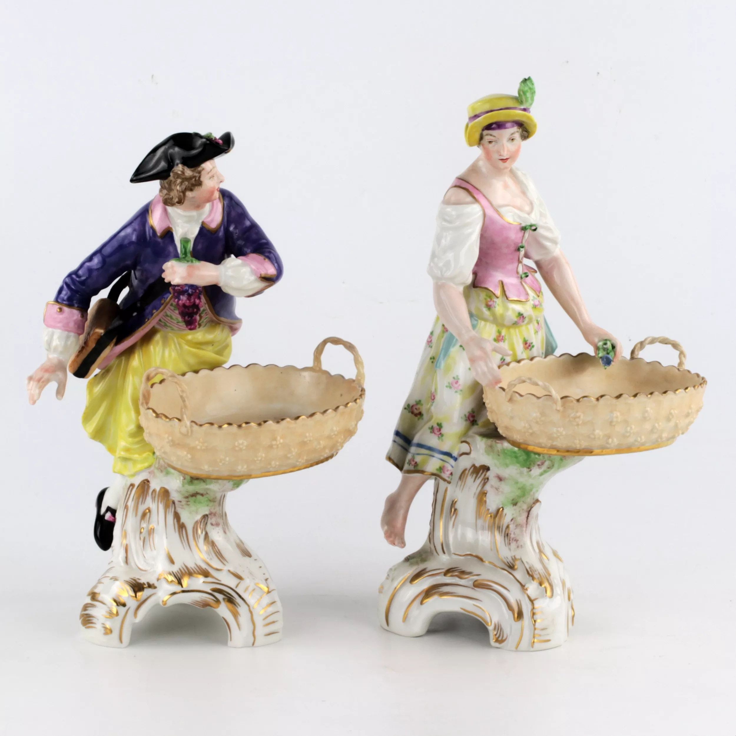 Une paire de bols à bonbons en porcelaine KPM. 