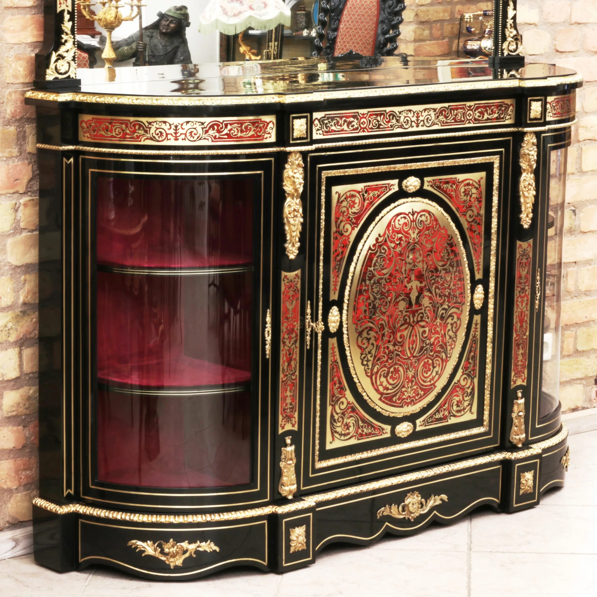 Luxurious chest of drawers with mirror in the Boulle style. France, 19th century. 