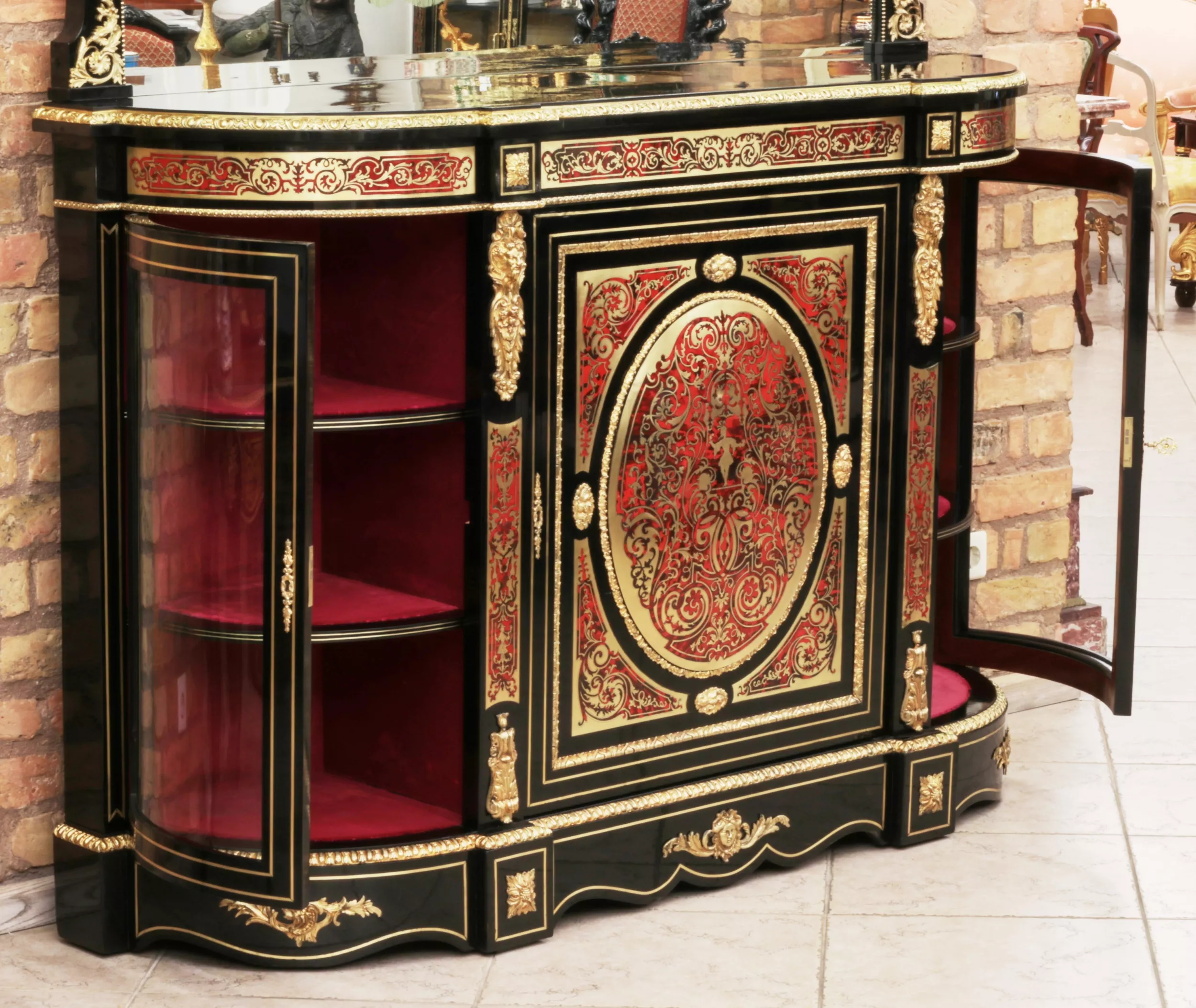 Luxurious chest of drawers with mirror in the Boulle style. France, 19th century. 