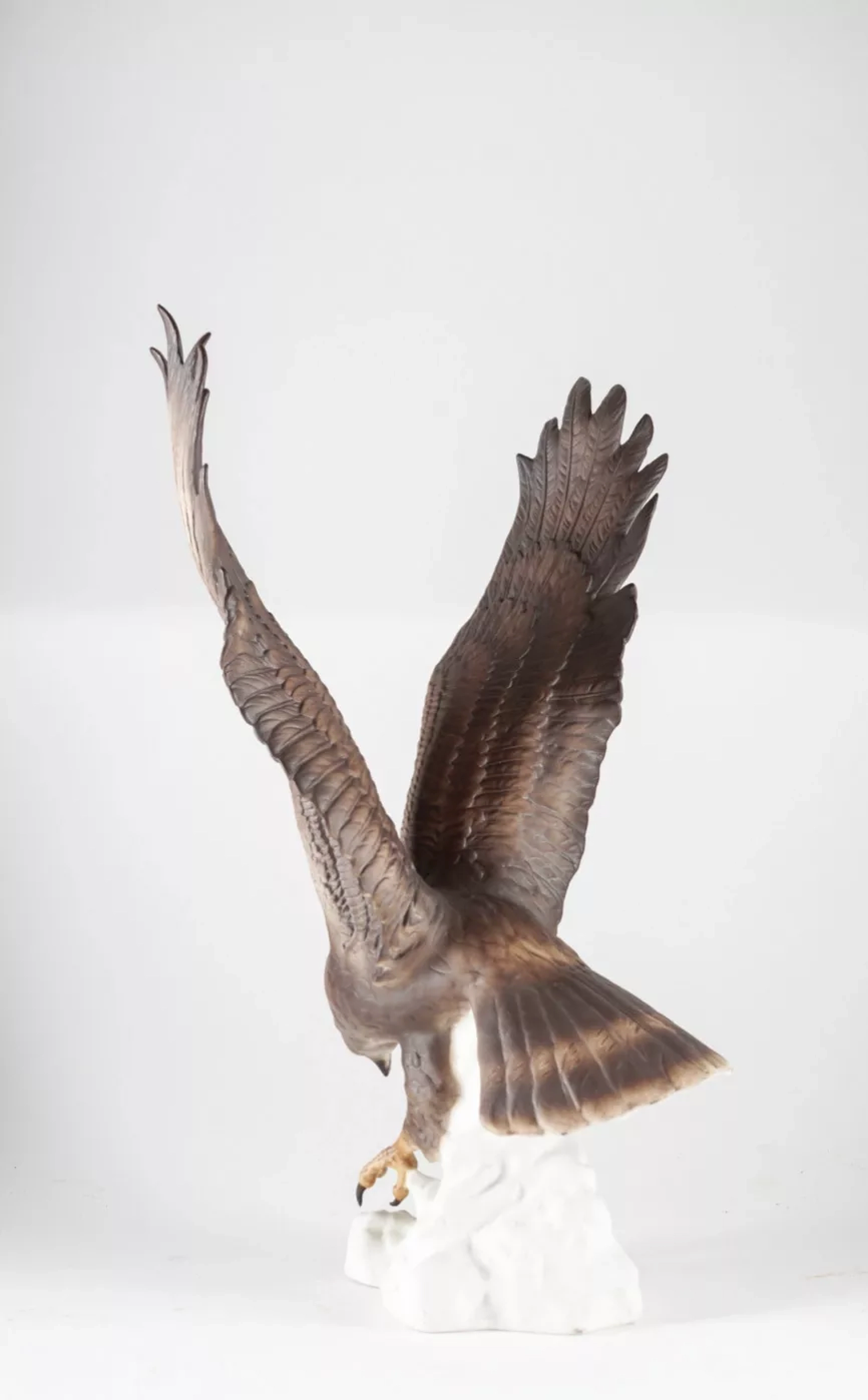 Figurine en porcelaine Aigle. Royal Dux.