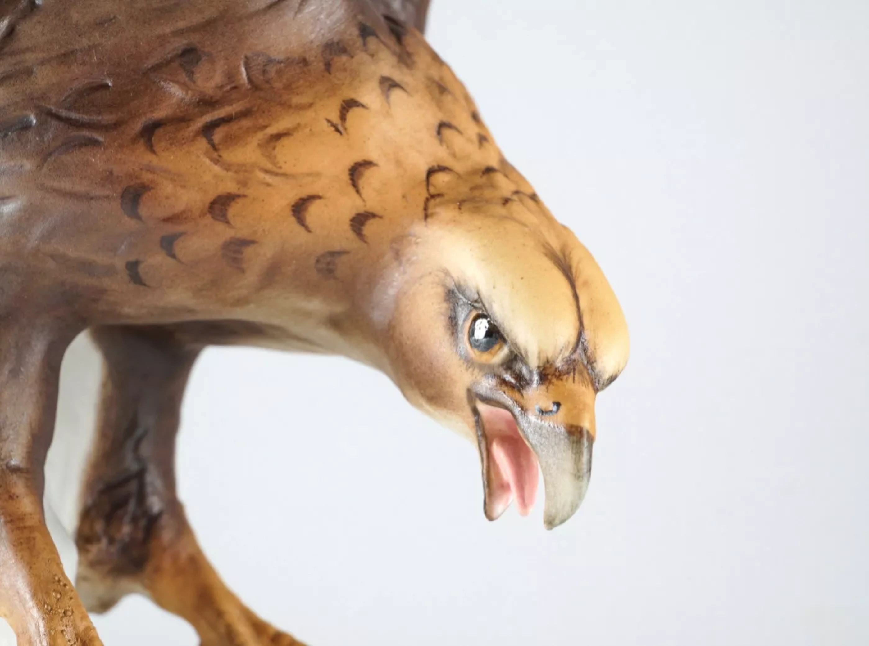 Figurine en porcelaine Aigle. Royal Dux.
