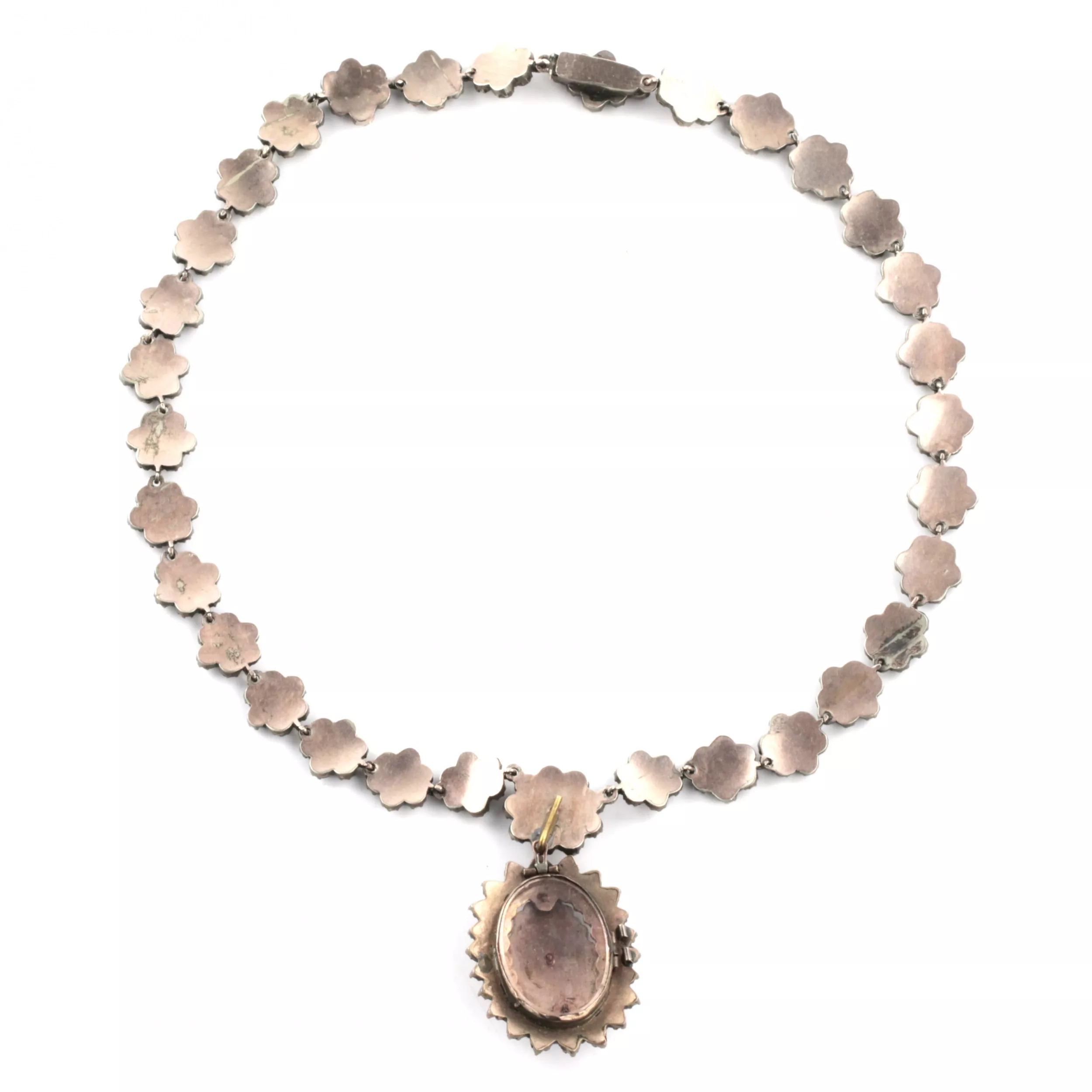 Collier avec grenats sur argent. Europe 19ème siècle. 