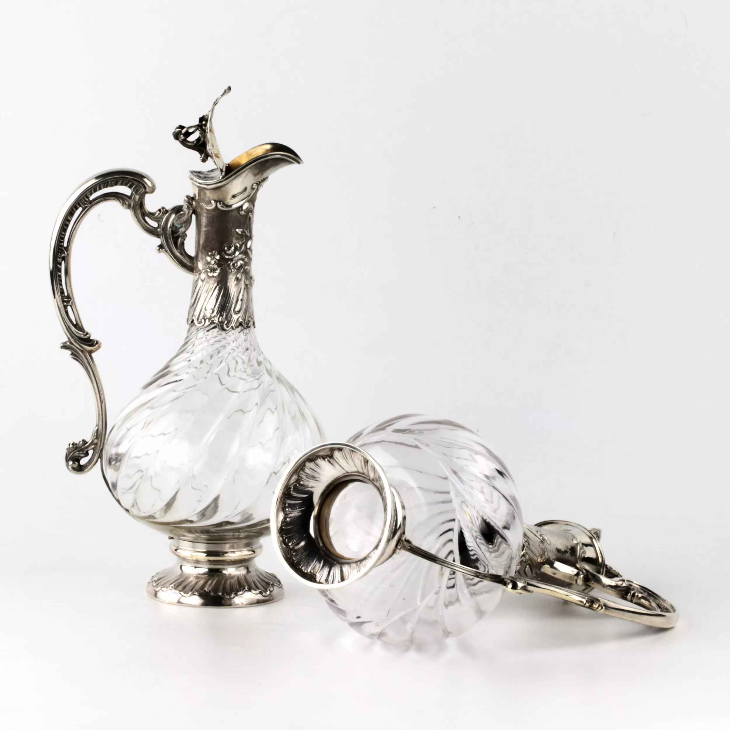 Paire de pichets à vin en argent de la fin du XIXe siècle. 