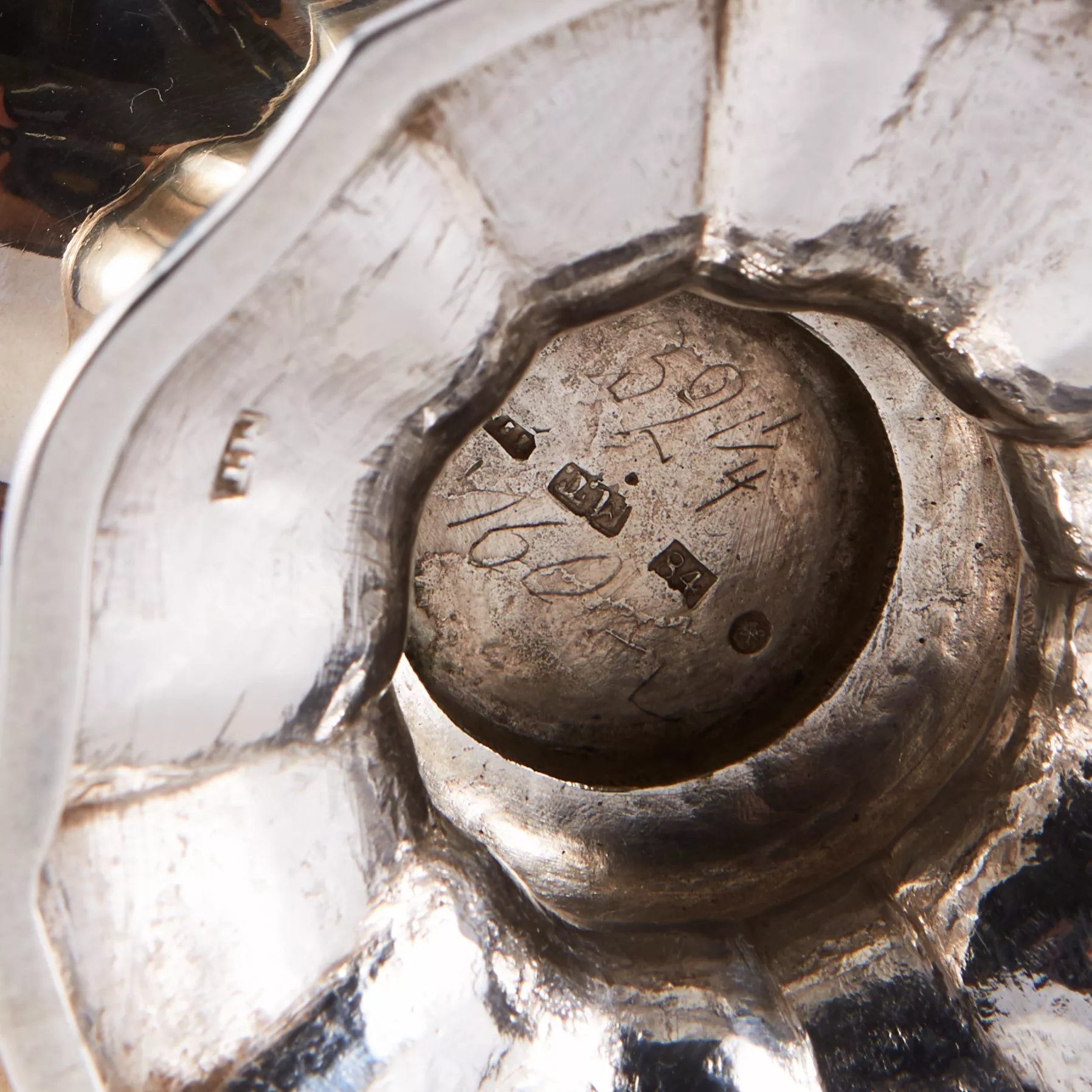 Vase en argent russe pour les bonbons. 
