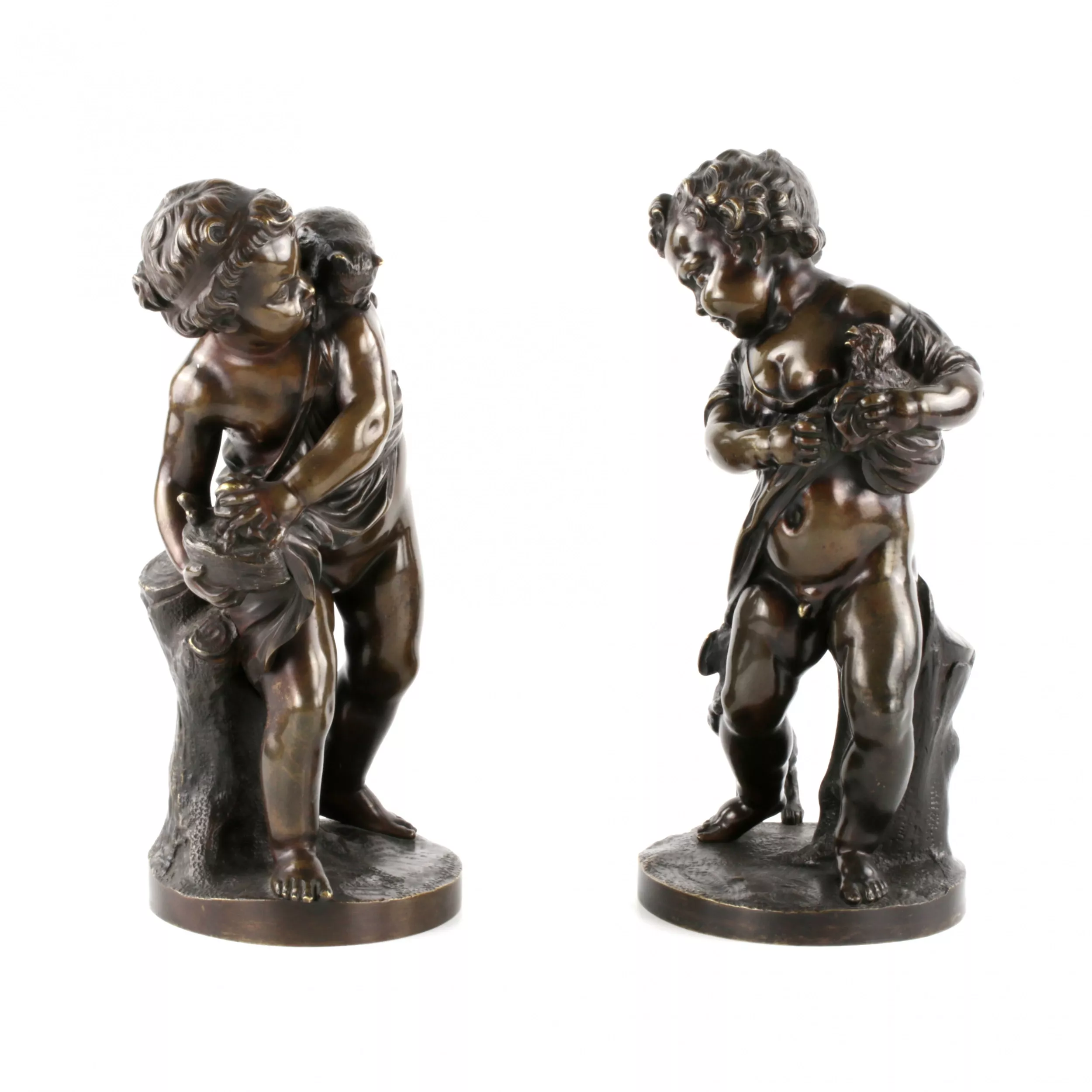 Paire de figures en bronze de Putti. 