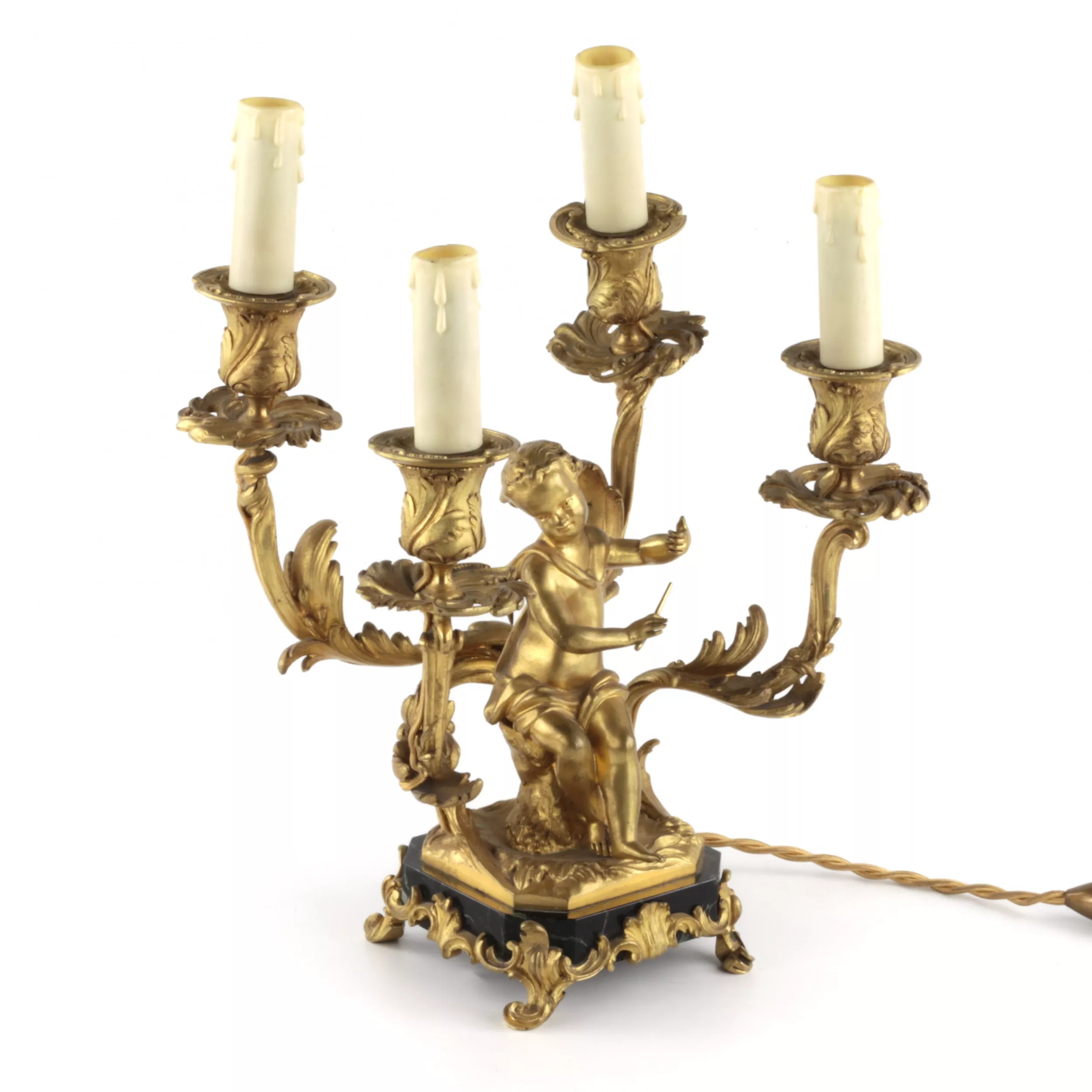 PAIRE DE CANDÉLABRES À QUATRE LUMIÈRES AUX PUTTI MUSICIENS. FRANCE, XIXE SIÈCLE