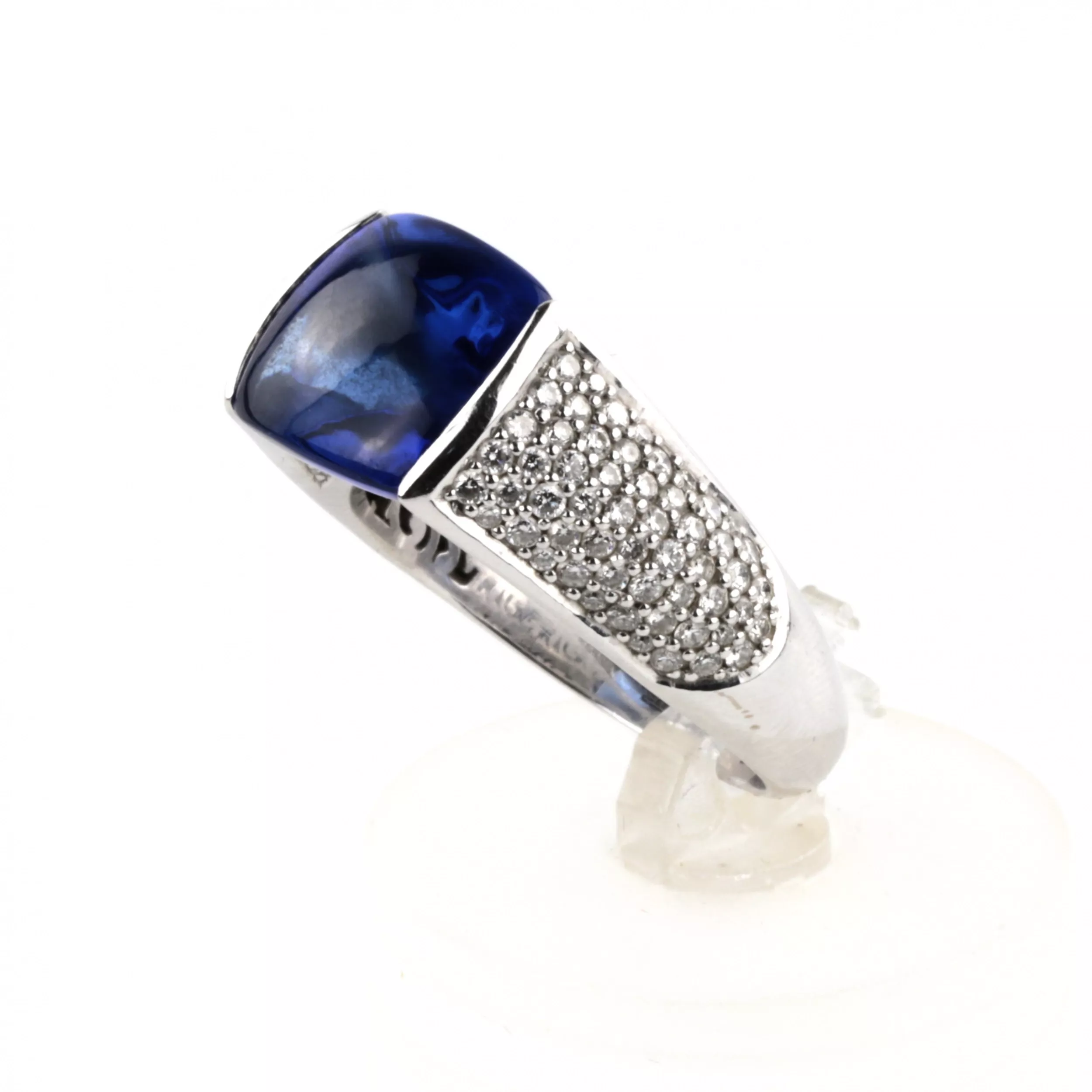 BAGUE LYKOV’S JEWELLERY EN OR BLANC 18K ORNÉE D’UNE TANZANITE DE 10,20 CARATS ET DE DIAMANTS