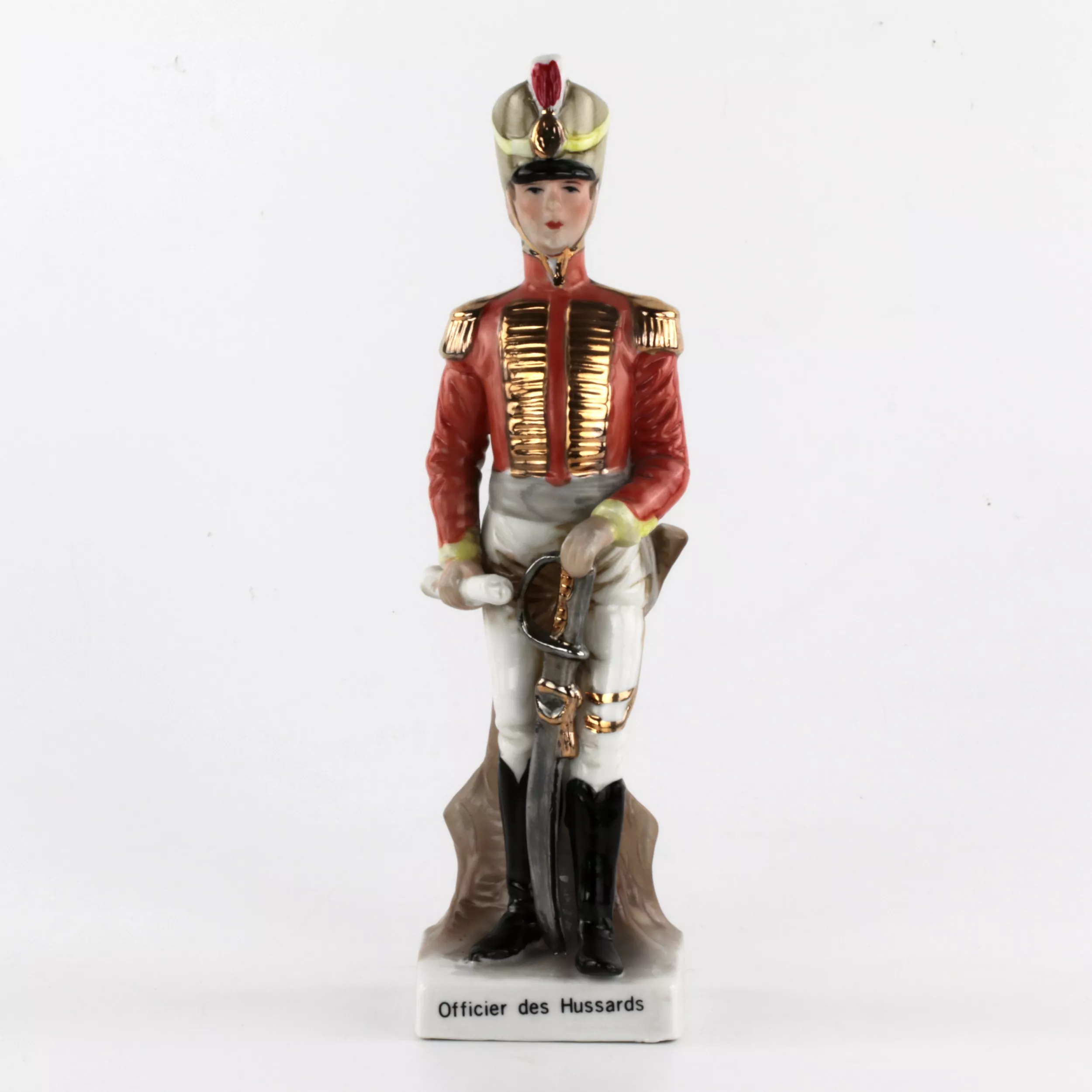 Figurine en porcelaine Hussard avec un rapport. 