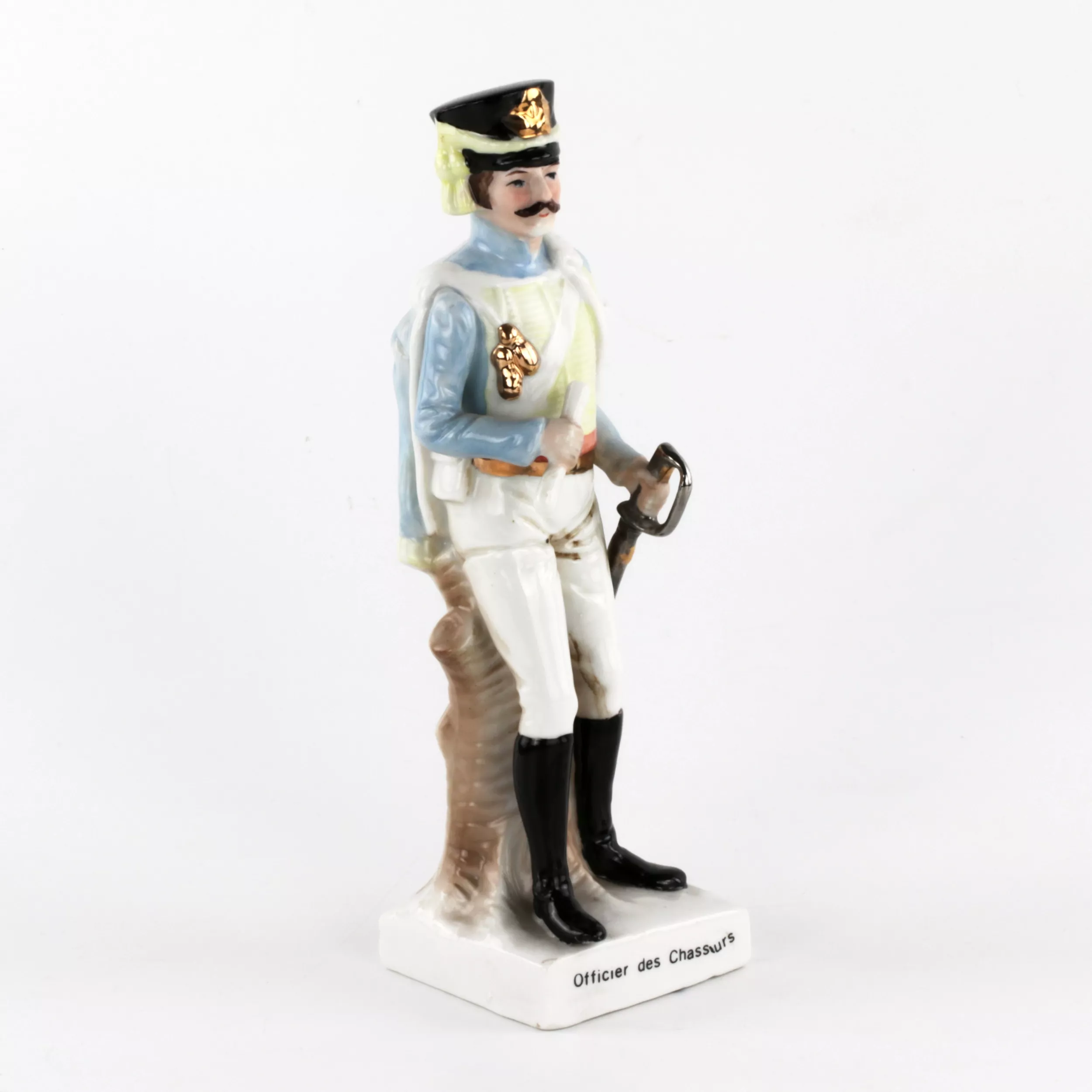 Hussard en porcelaine pendant les guerres napoleoniennes. 