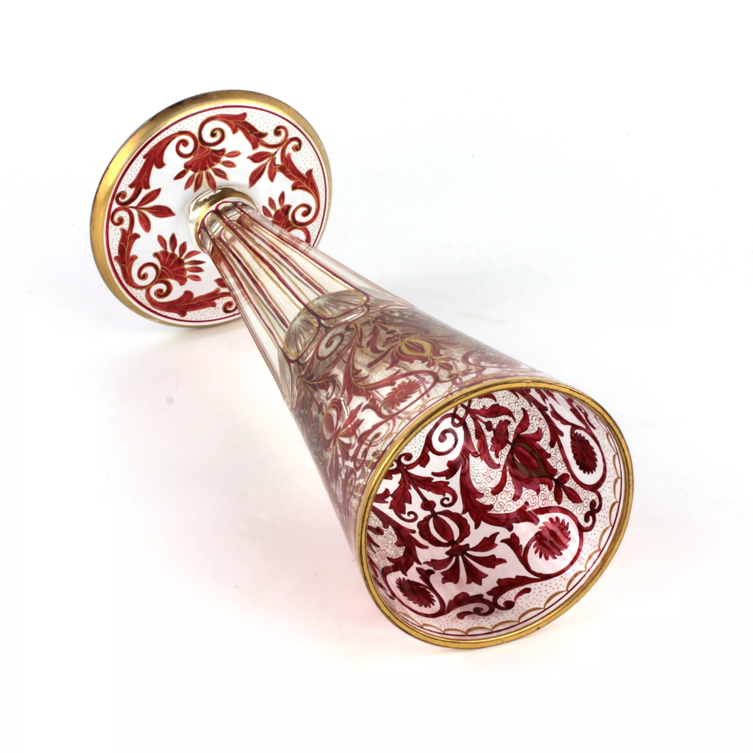 Grand gobelet en verre avec peinture. 