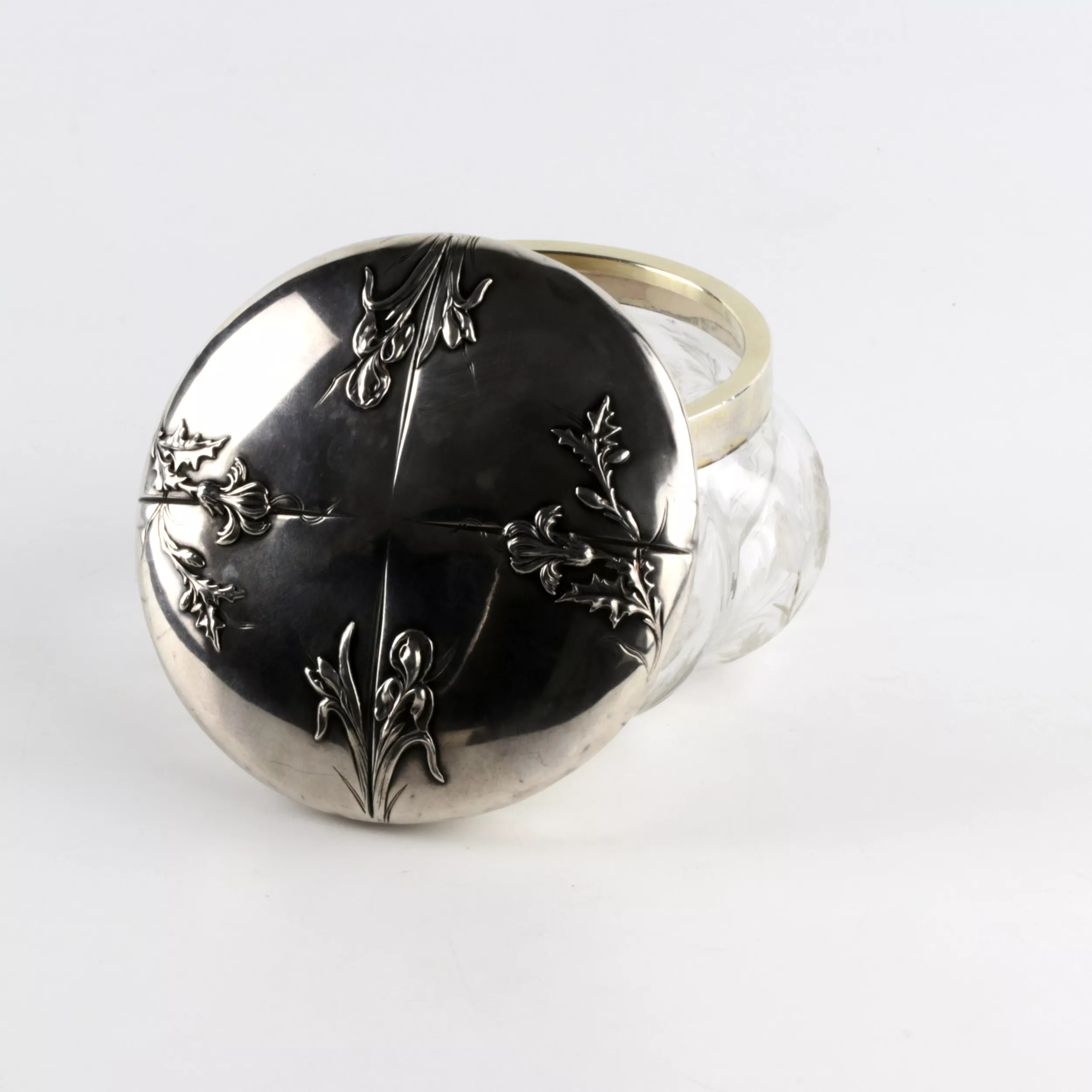 Bonbonnière française avec couvercle en argent. Louis Coignet.