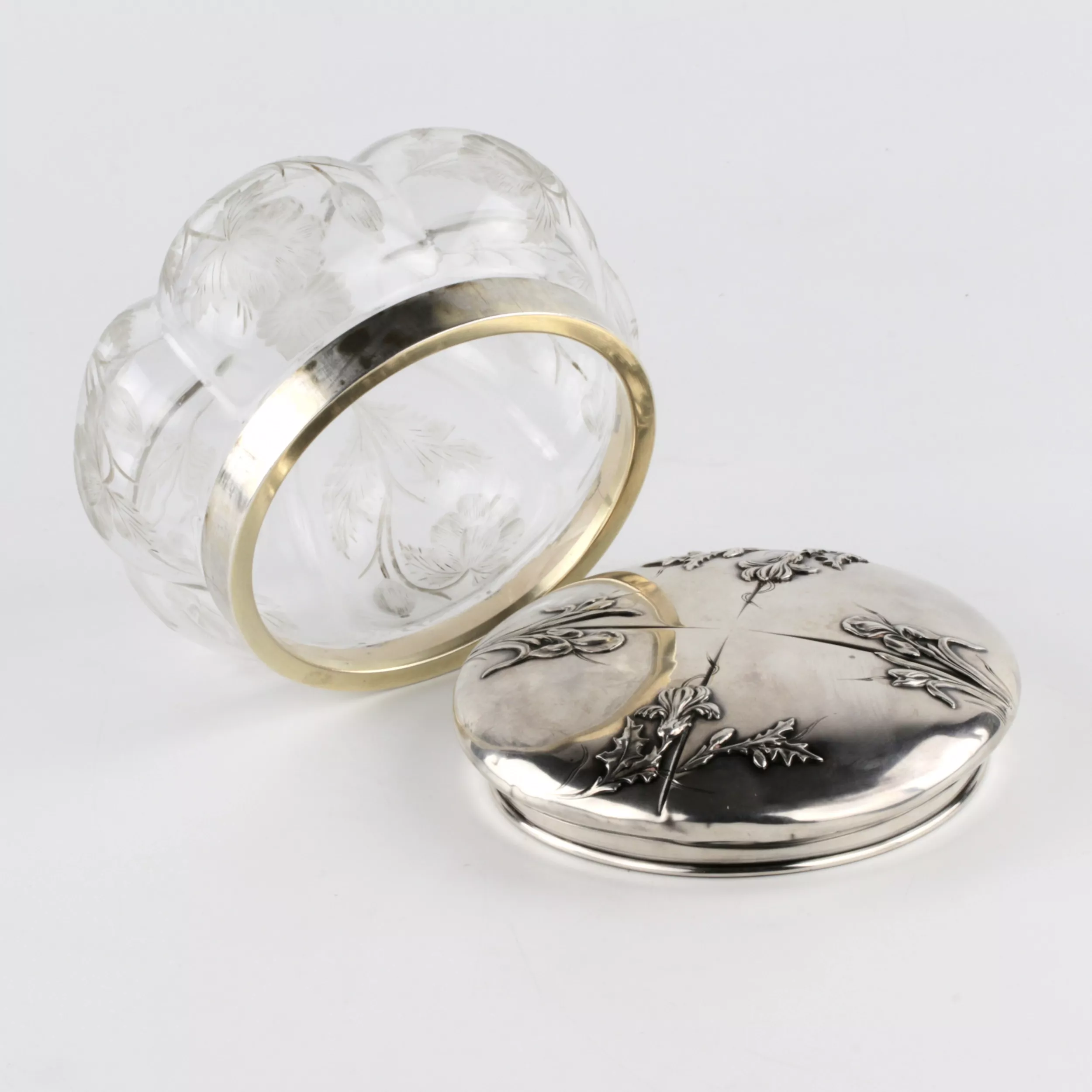 Bonbonnière française avec couvercle en argent. Louis Coignet.