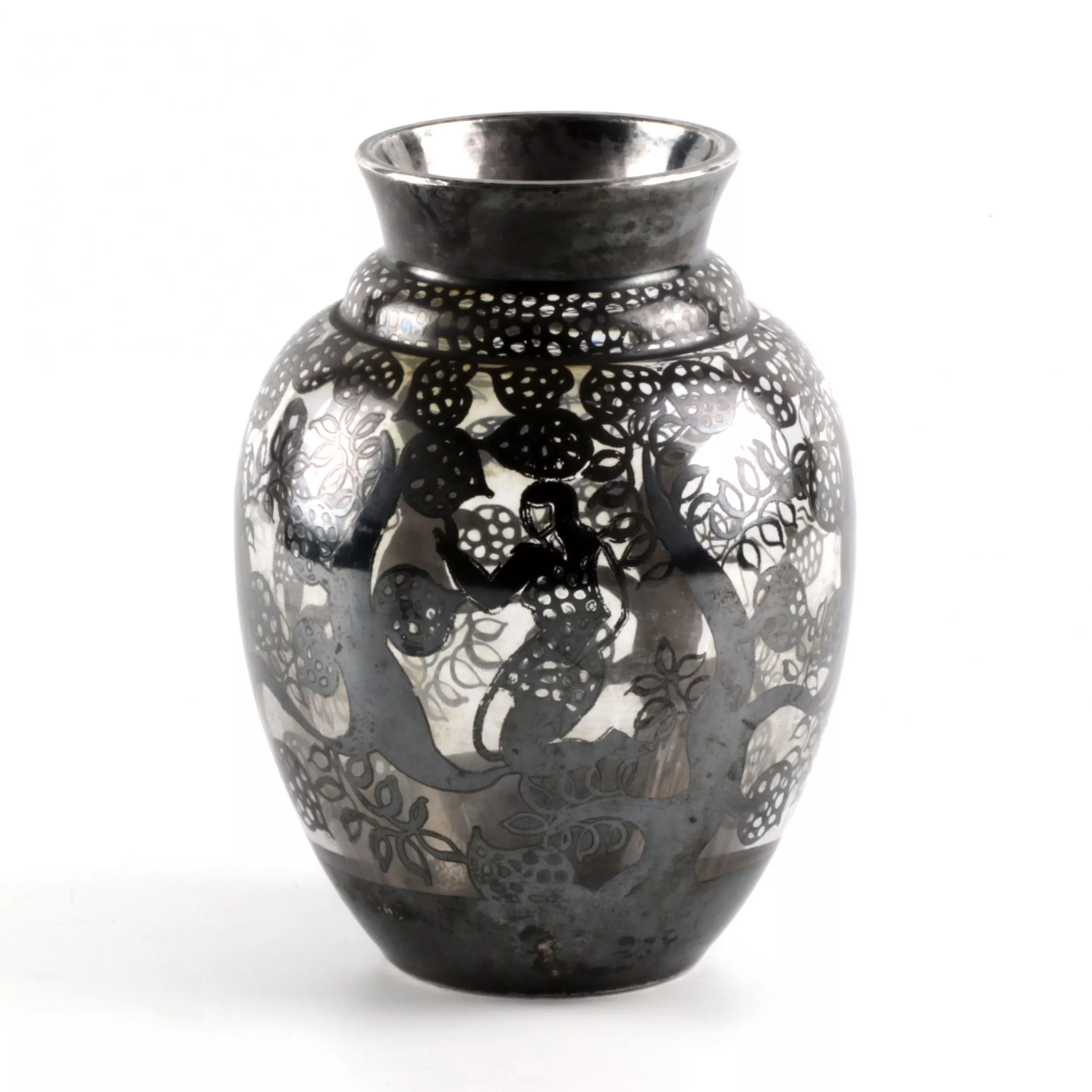 Vase decoratif en verre à decor dargent decoupe. 