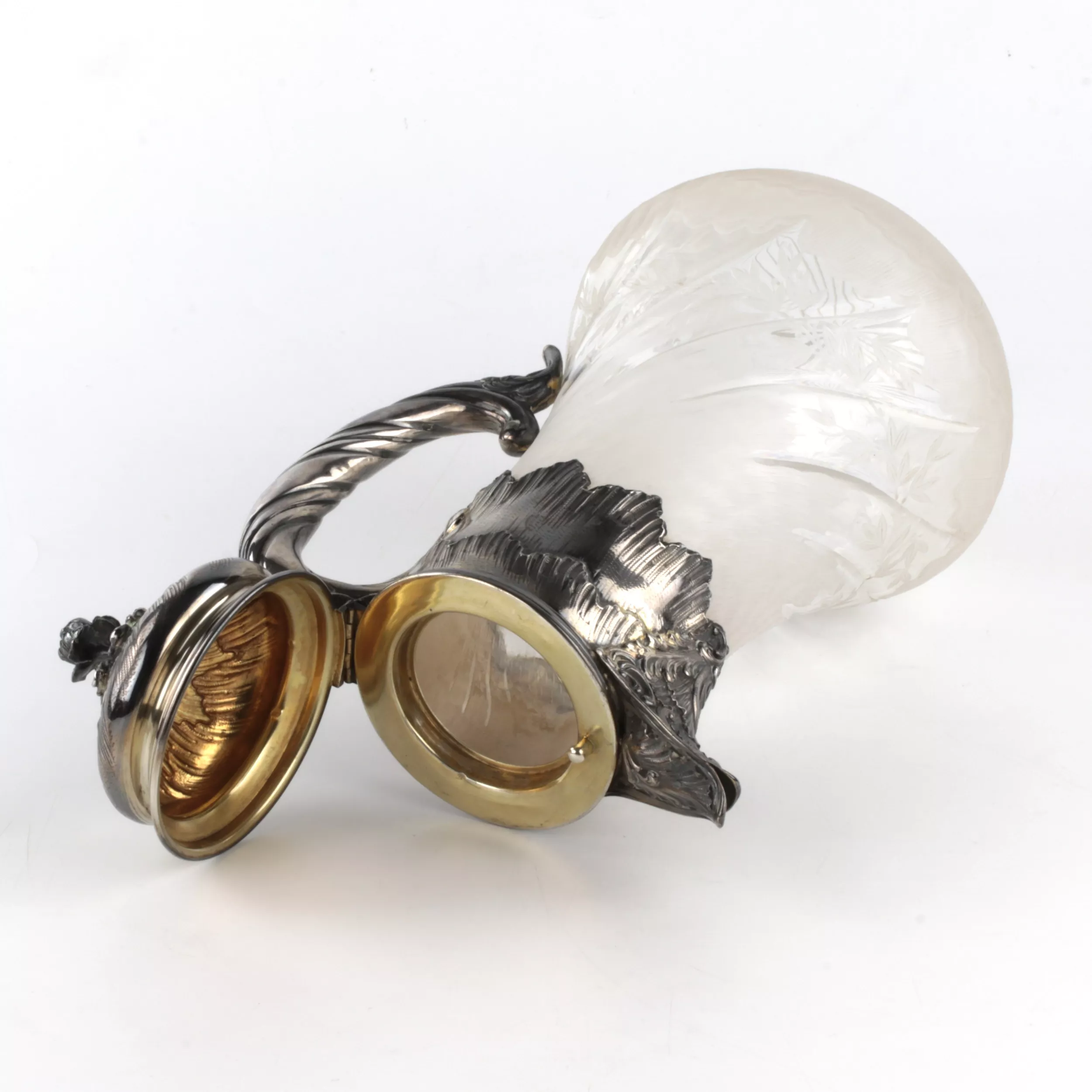 CARAFE À EAU EN ARGENT ET VERRE GRAVÉ. FRANCE. FIN DU XIXe SIÈCLE