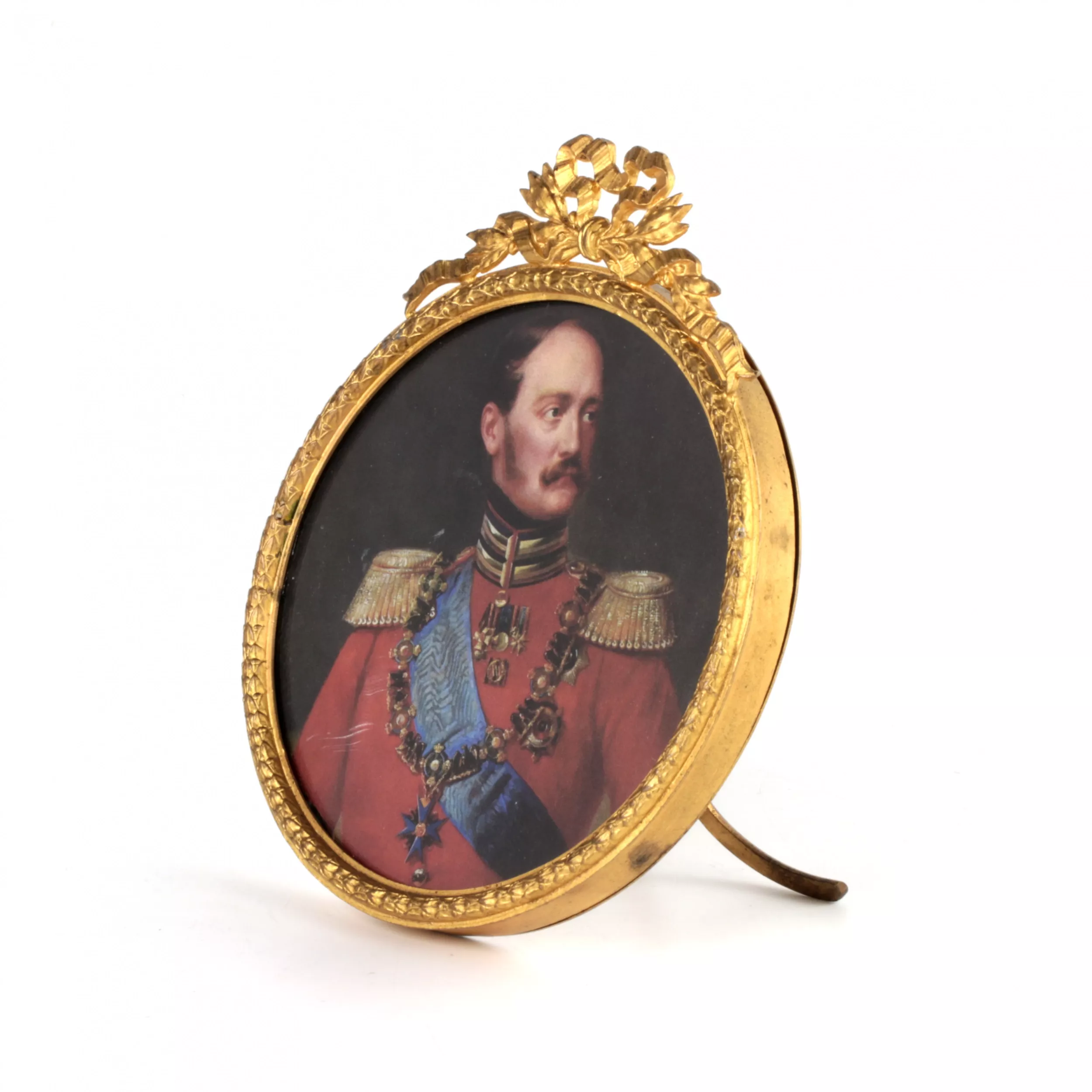 Round photo frame in neoampire style. 