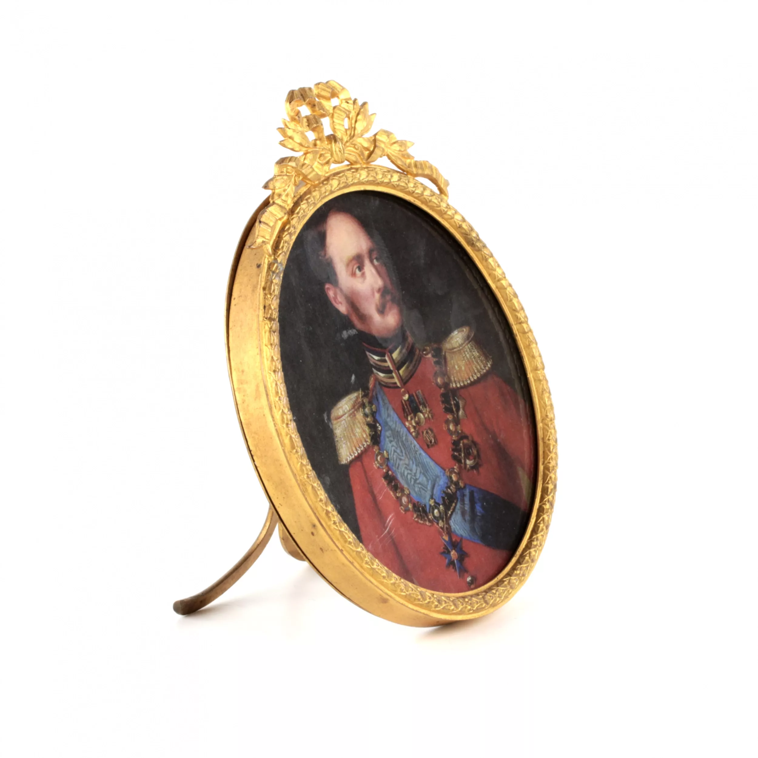 Round photo frame in neoampire style. 