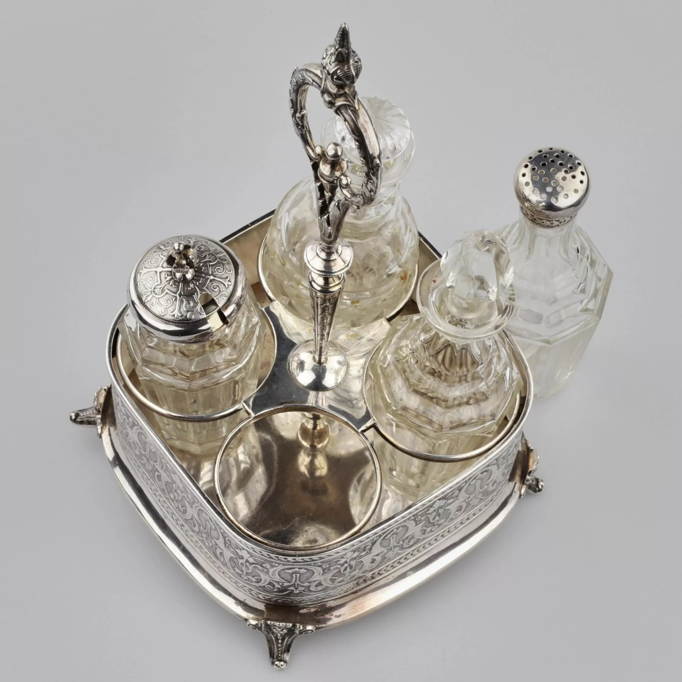 Ensemble à epices en argent.