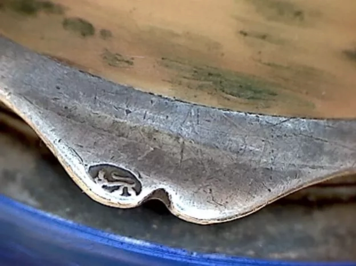 Boîte à poudre en argent. Estonie.  Annees 1920. 