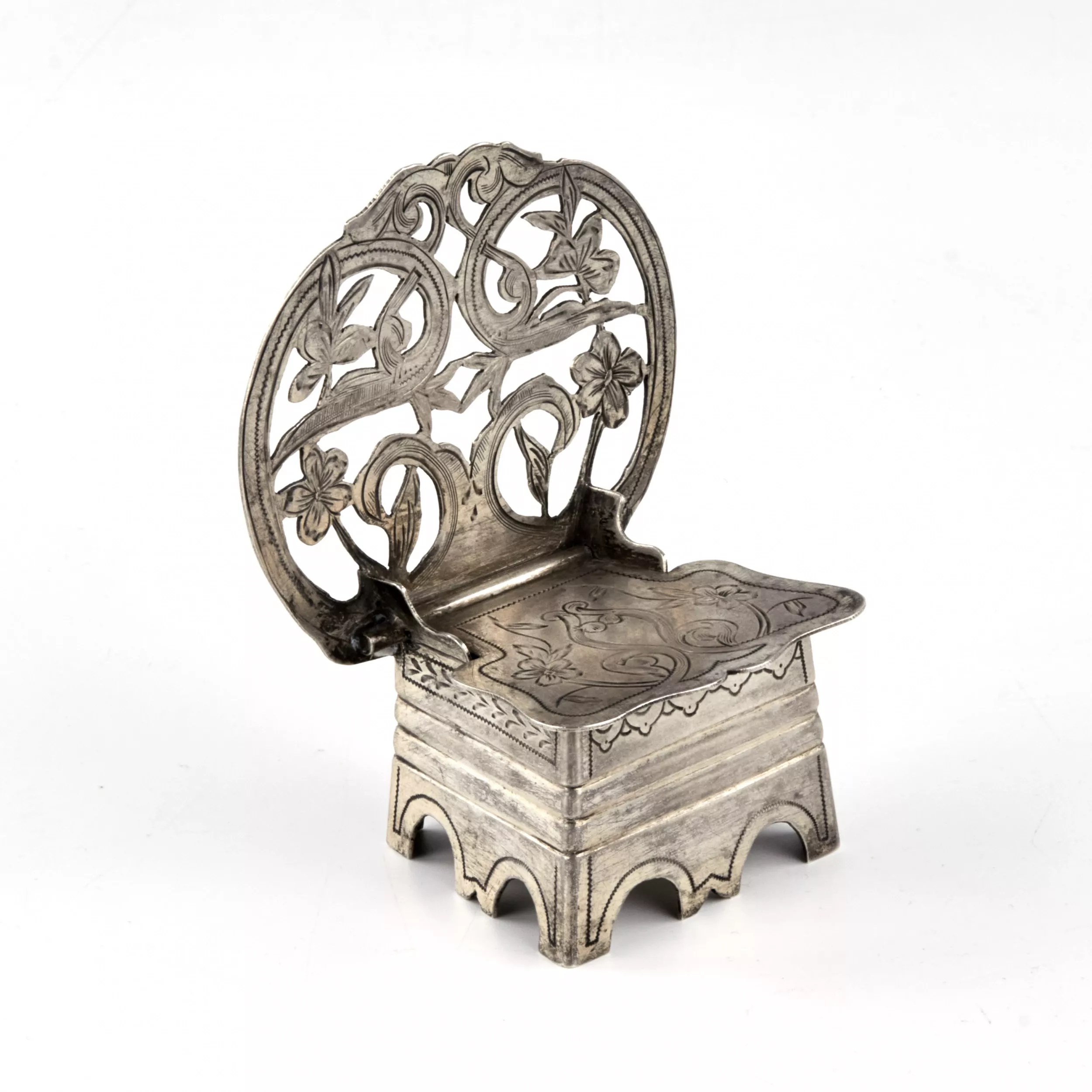 Salt-cellar chair with floral decoration. Russia, Moscow, workshop of Semyon Kazakov, 1899-1908. 