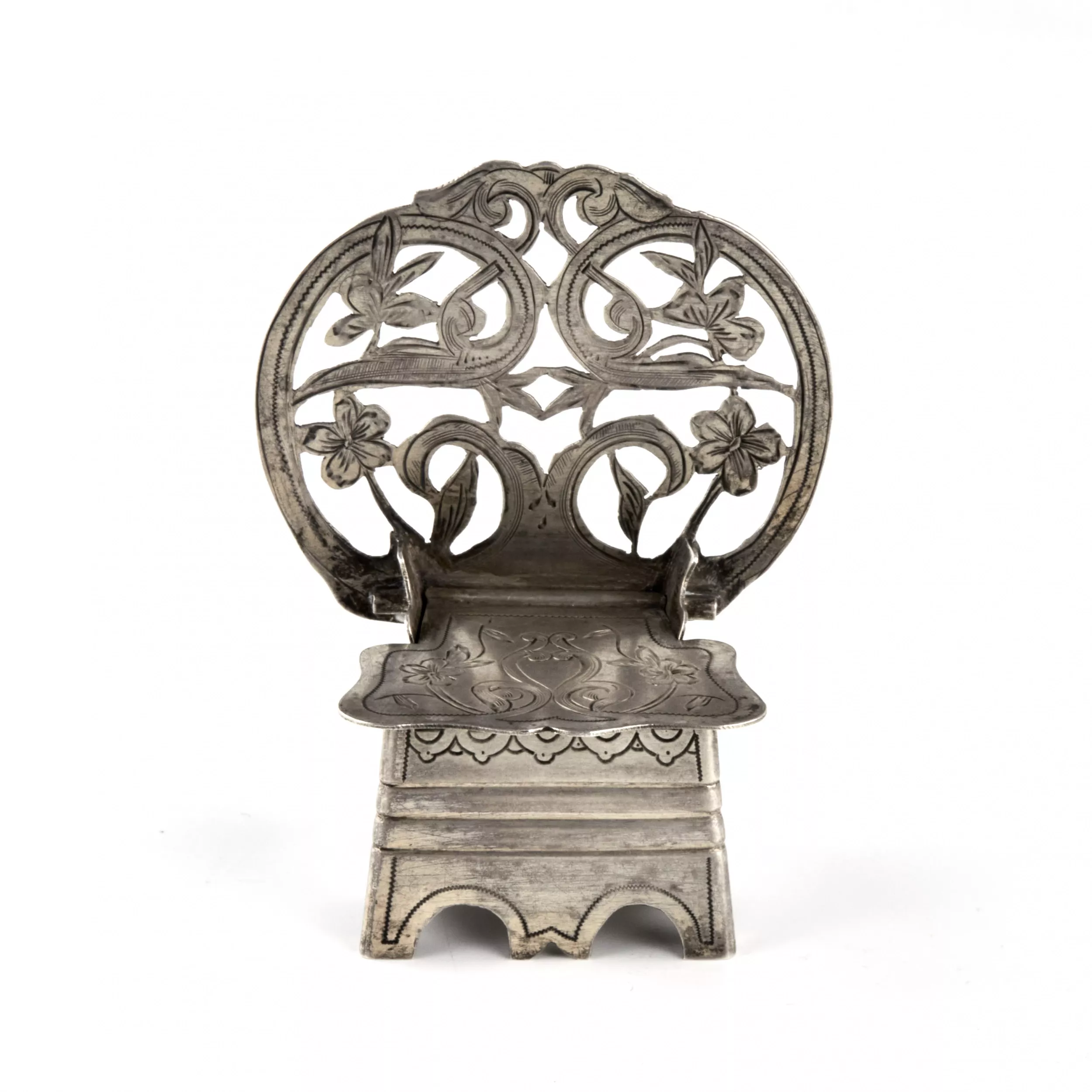 Salt-cellar chair with floral decoration. Russia, Moscow, workshop of Semyon Kazakov, 1899-1908. 