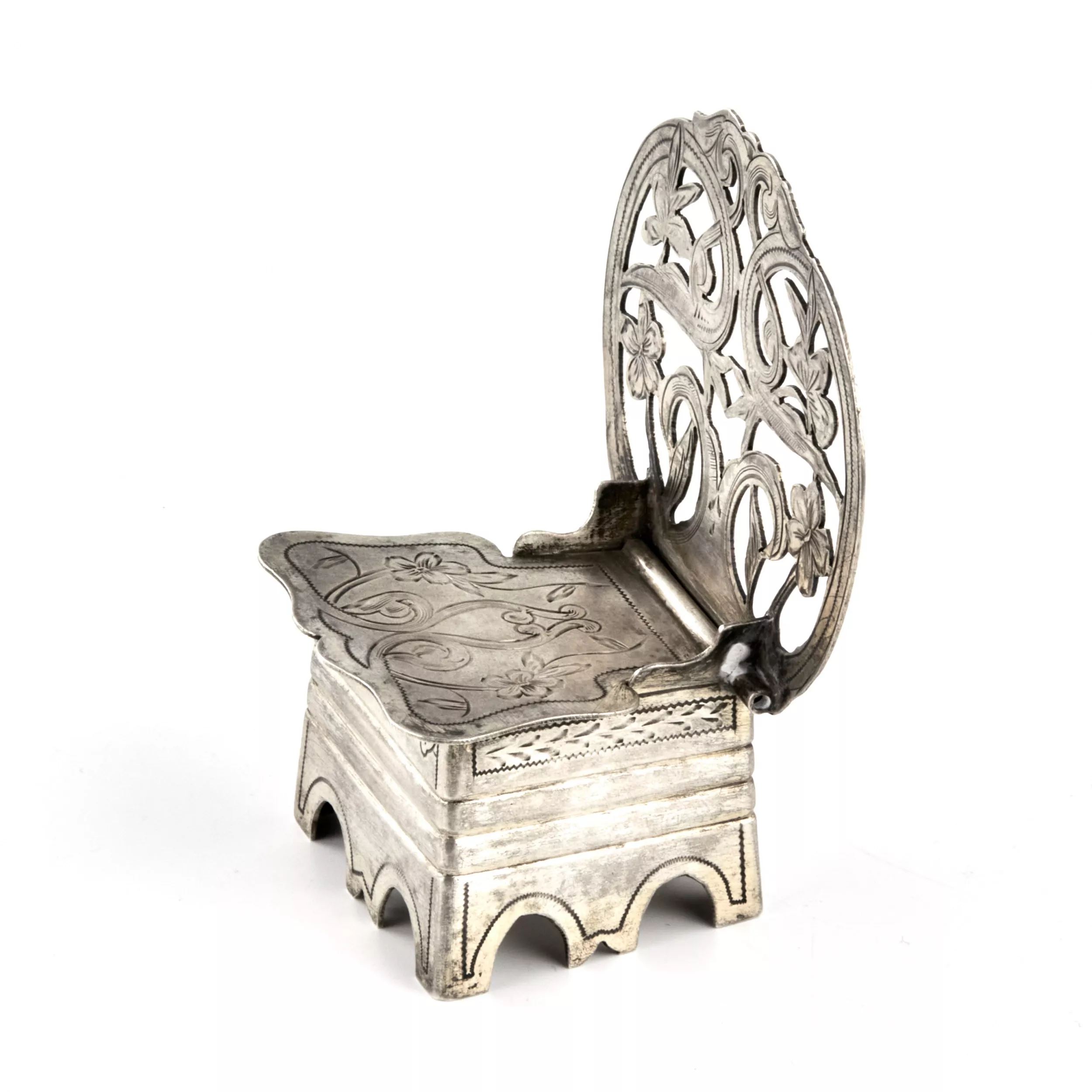 Salt-cellar chair with floral decoration. Russia, Moscow, workshop of Semyon Kazakov, 1899-1908. 