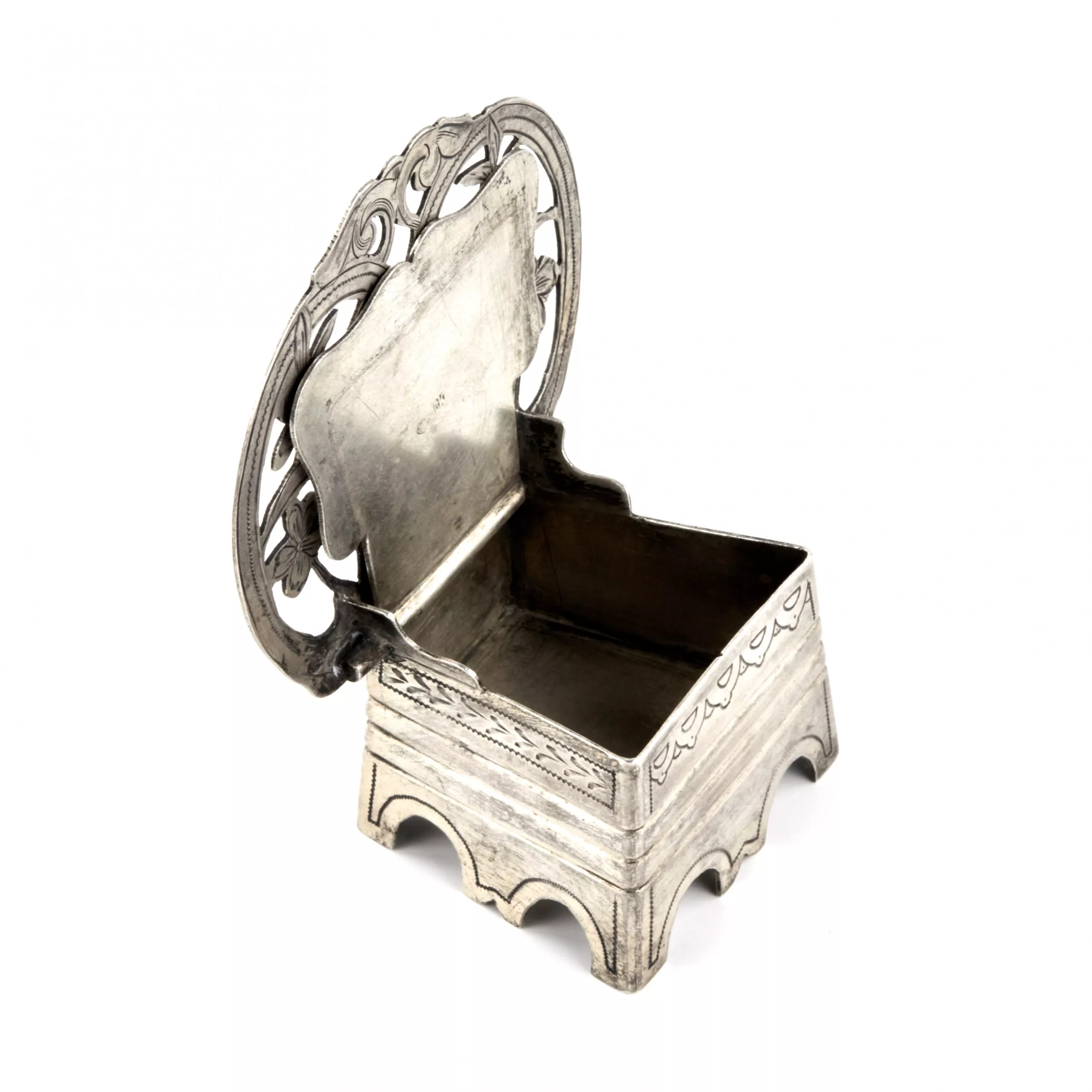 Salt-cellar chair with floral decoration. Russia, Moscow, workshop of Semyon Kazakov, 1899-1908. 