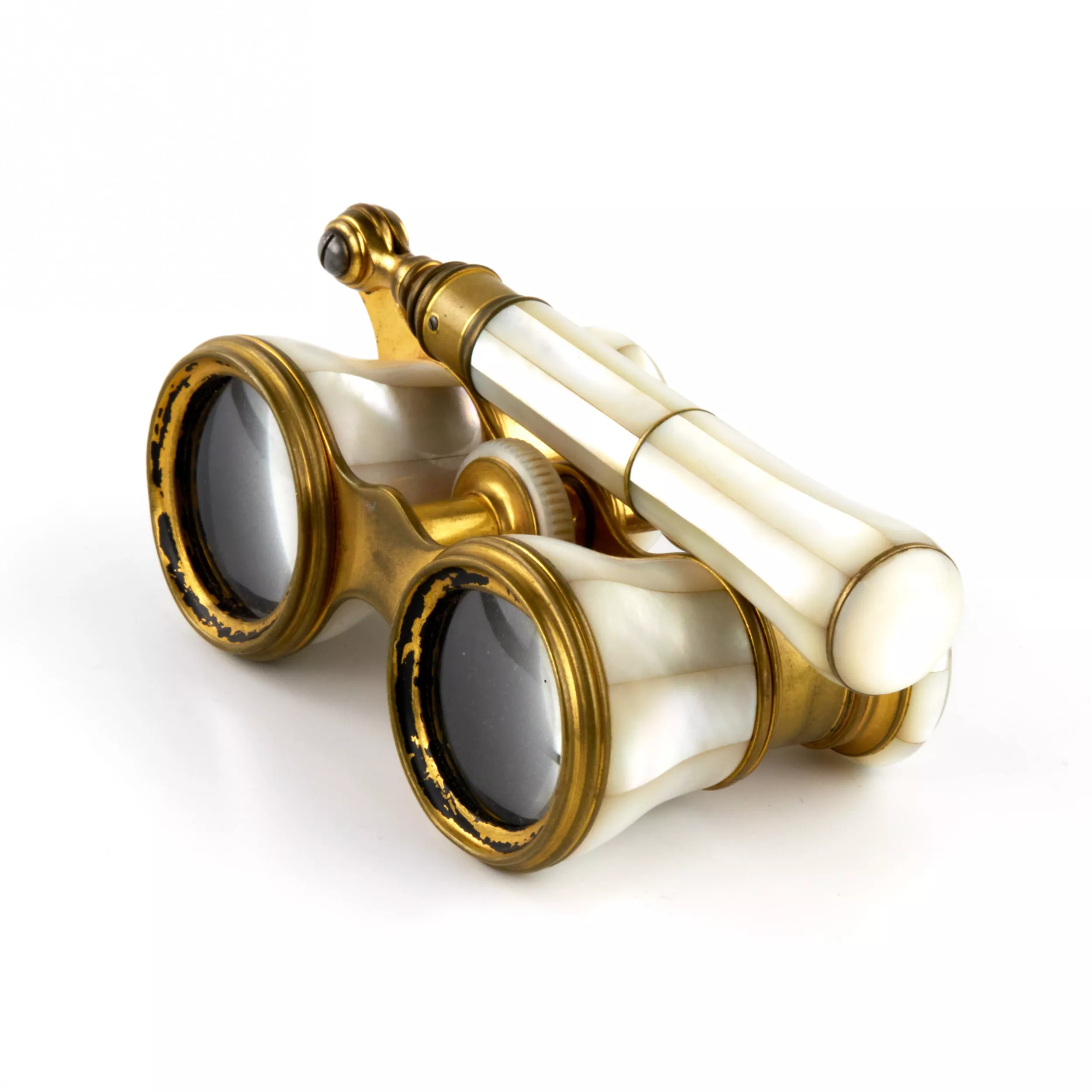 Theatrical binoculars with mother-of-pearl on the handle. 