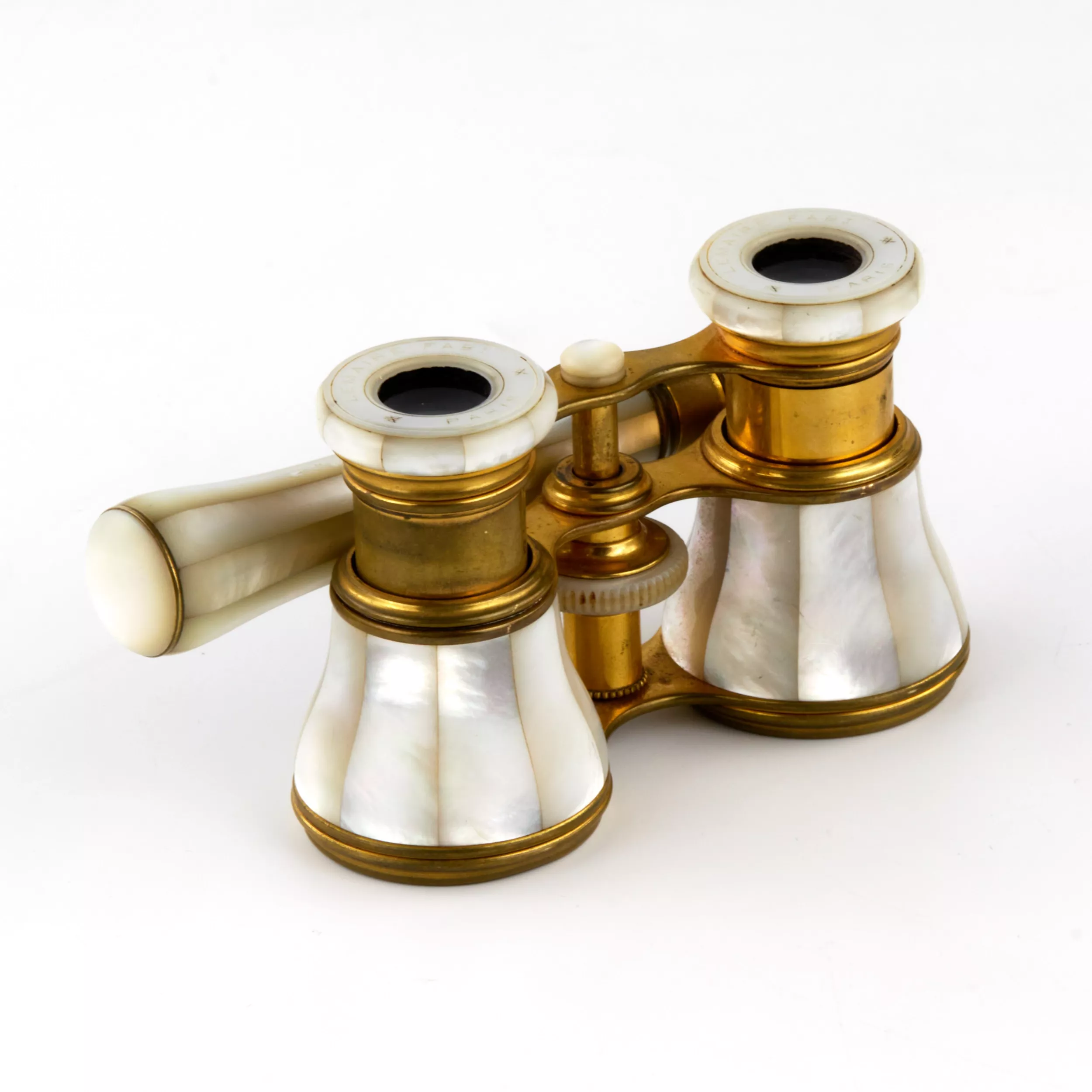 Theatrical binoculars with mother-of-pearl on the handle. 