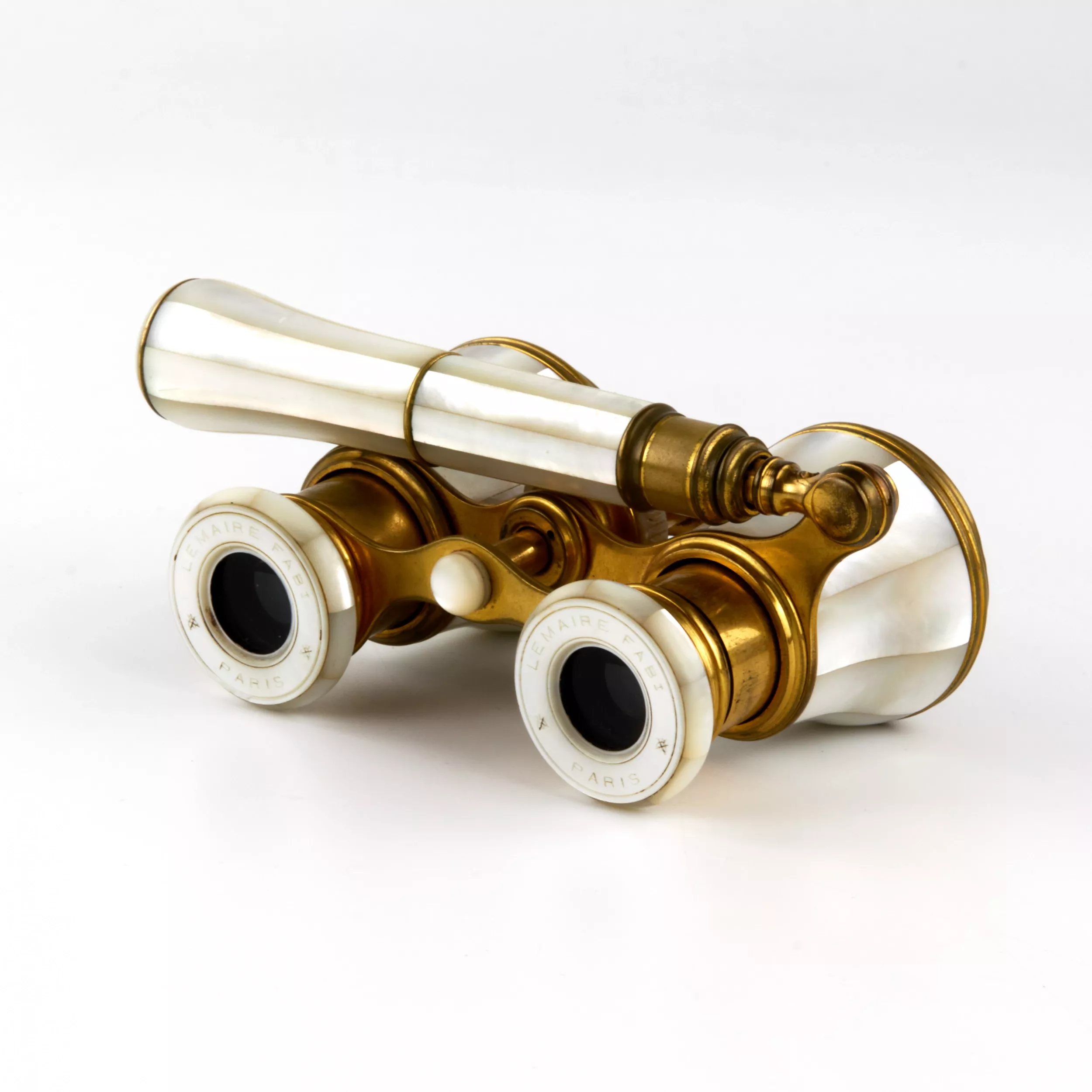 Theatrical binoculars with mother-of-pearl on the handle. 