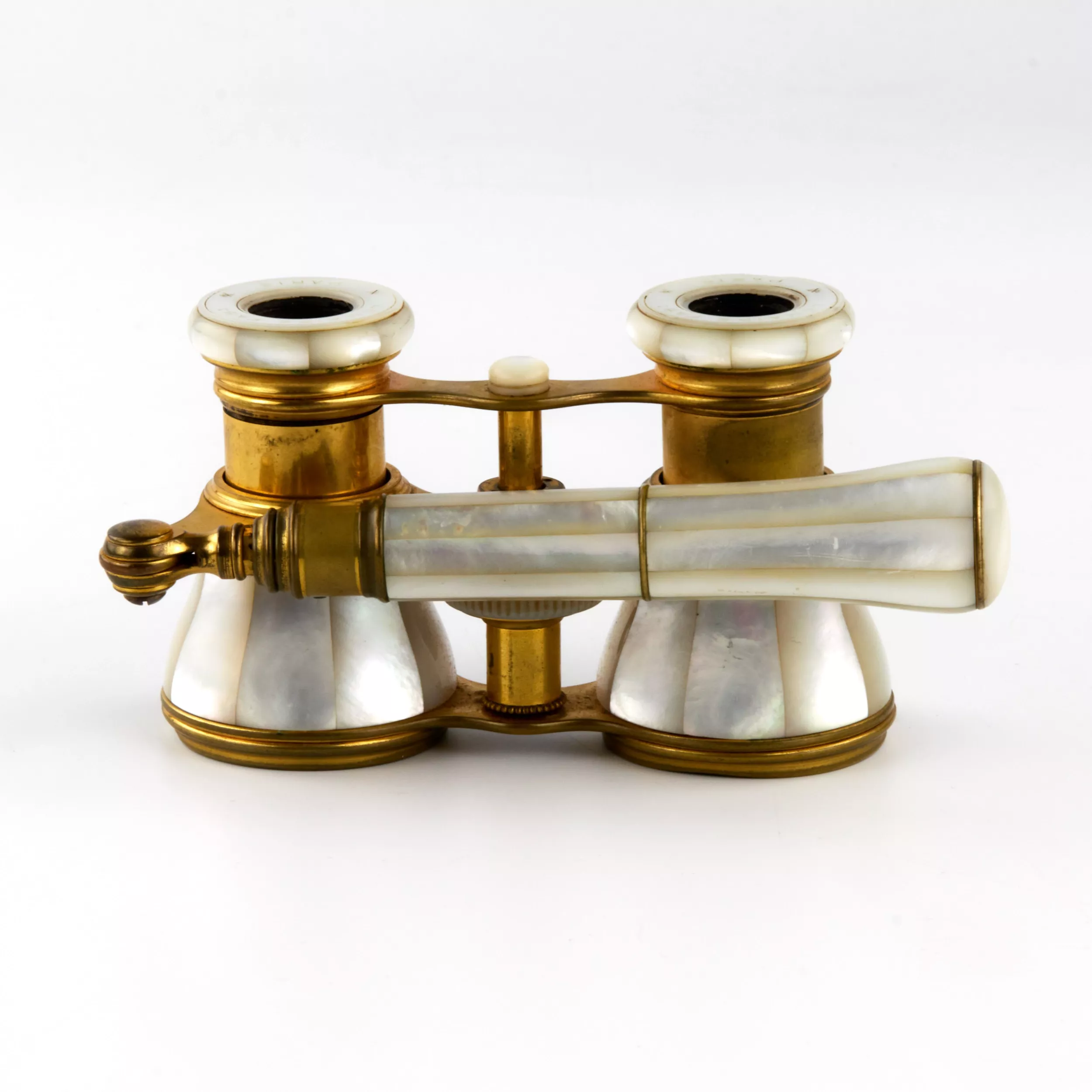 Theatrical binoculars with mother-of-pearl on the handle. 