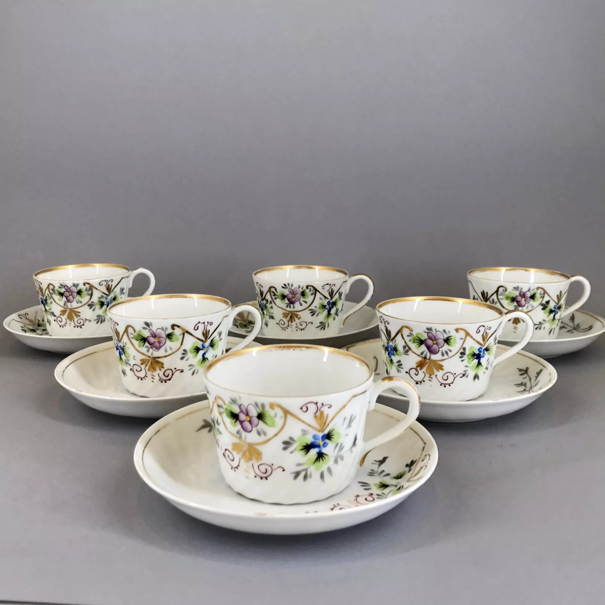 Six tasses et soucoupes. «Kuznetsov»