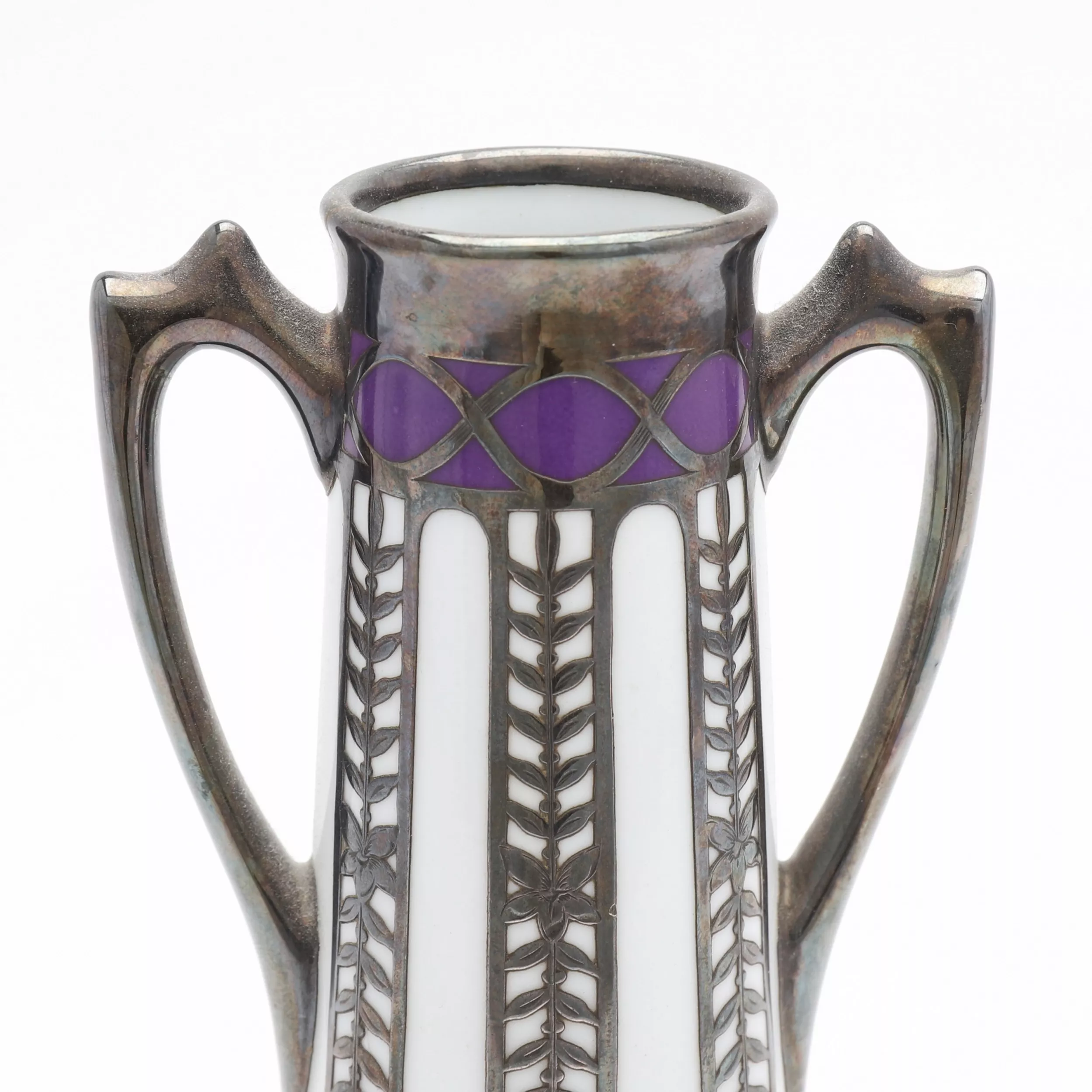 Vase en verre en argent. 