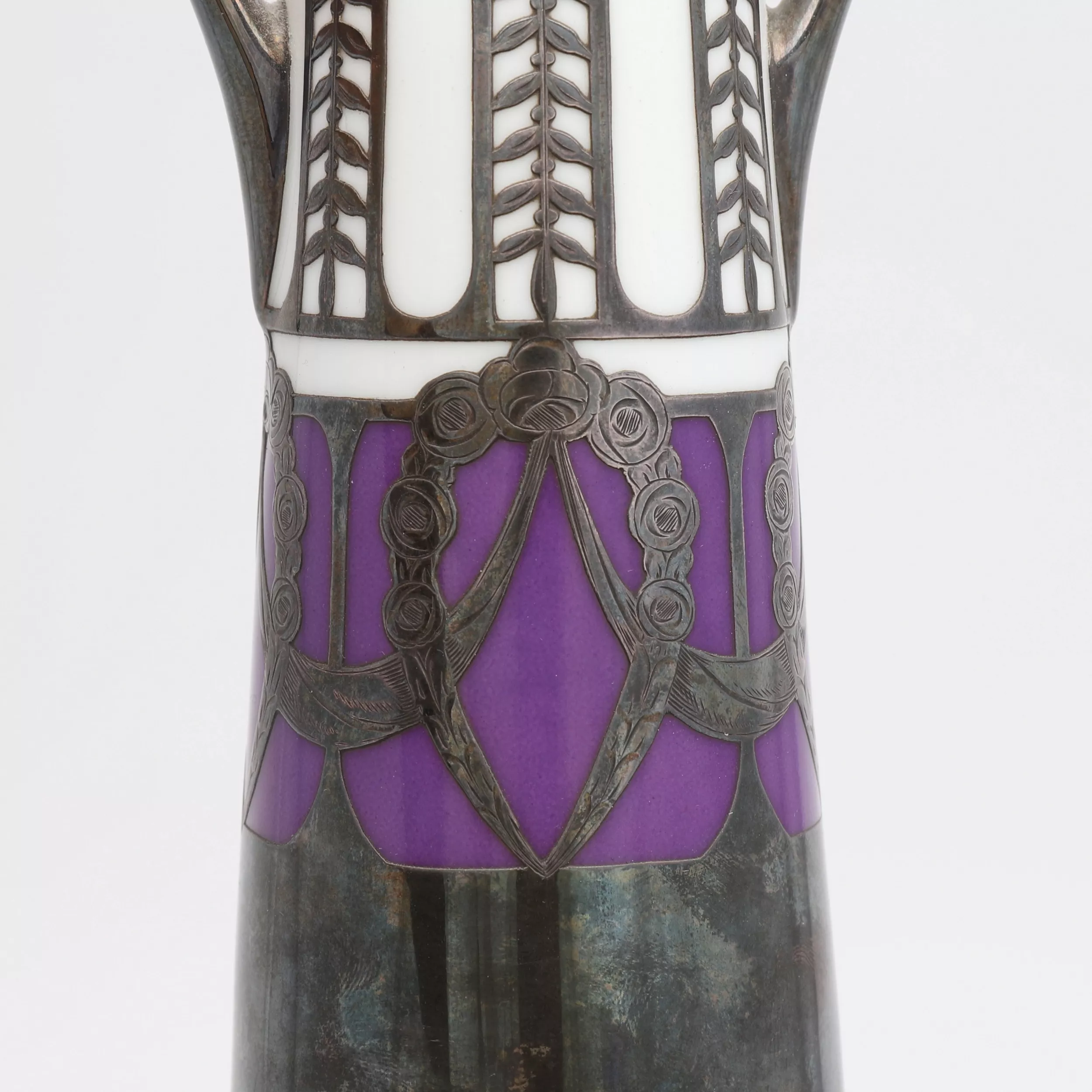 Vase en verre en argent. 