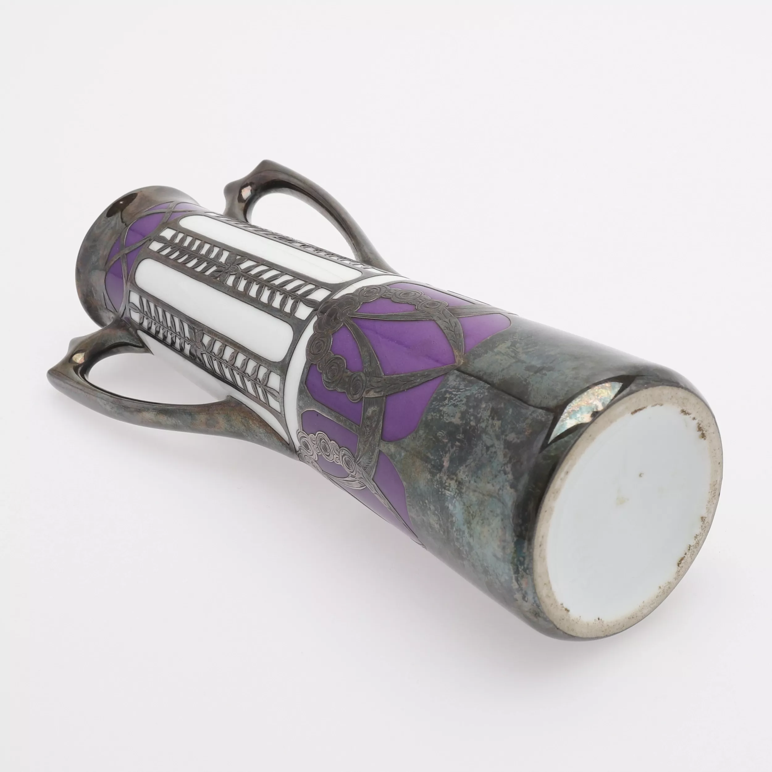 Vase en verre en argent. 